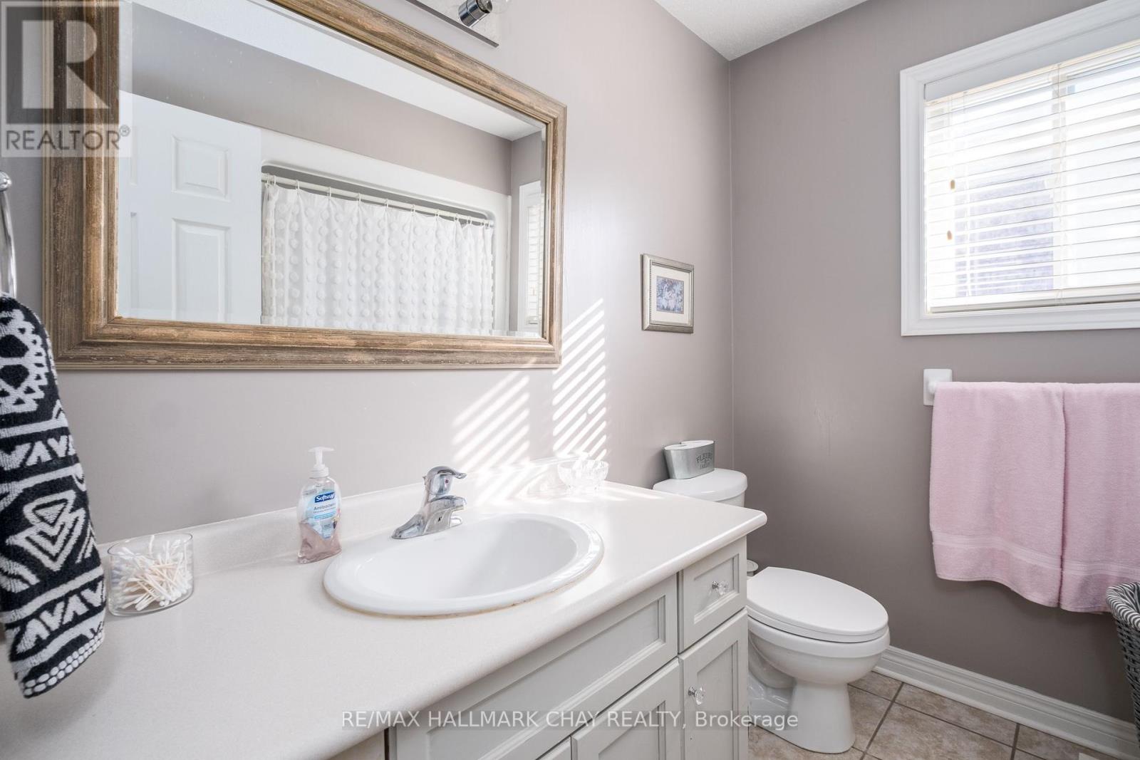 105 Crompton Drive, Barrie, Ontario  L4M 6N9 - Photo 26 - S12401397