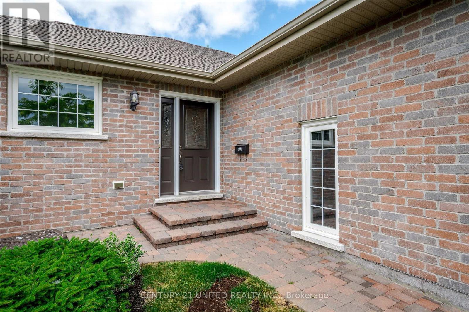 194 - 301 Carnegie Avenue, Peterborough, Ontario  K9L 0G1 - Photo 3 - X12424601