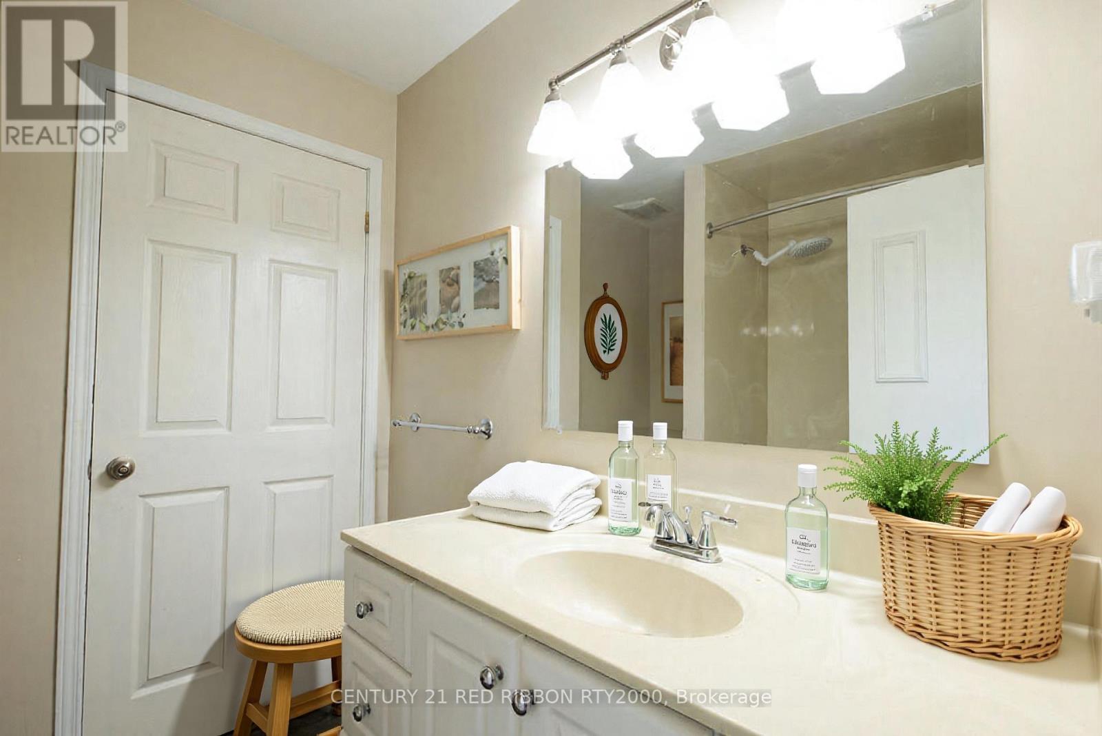 69 High Street W, Strathroy-Caradoc, Ontario  N7G 1G7 - Photo 8 - X12312835