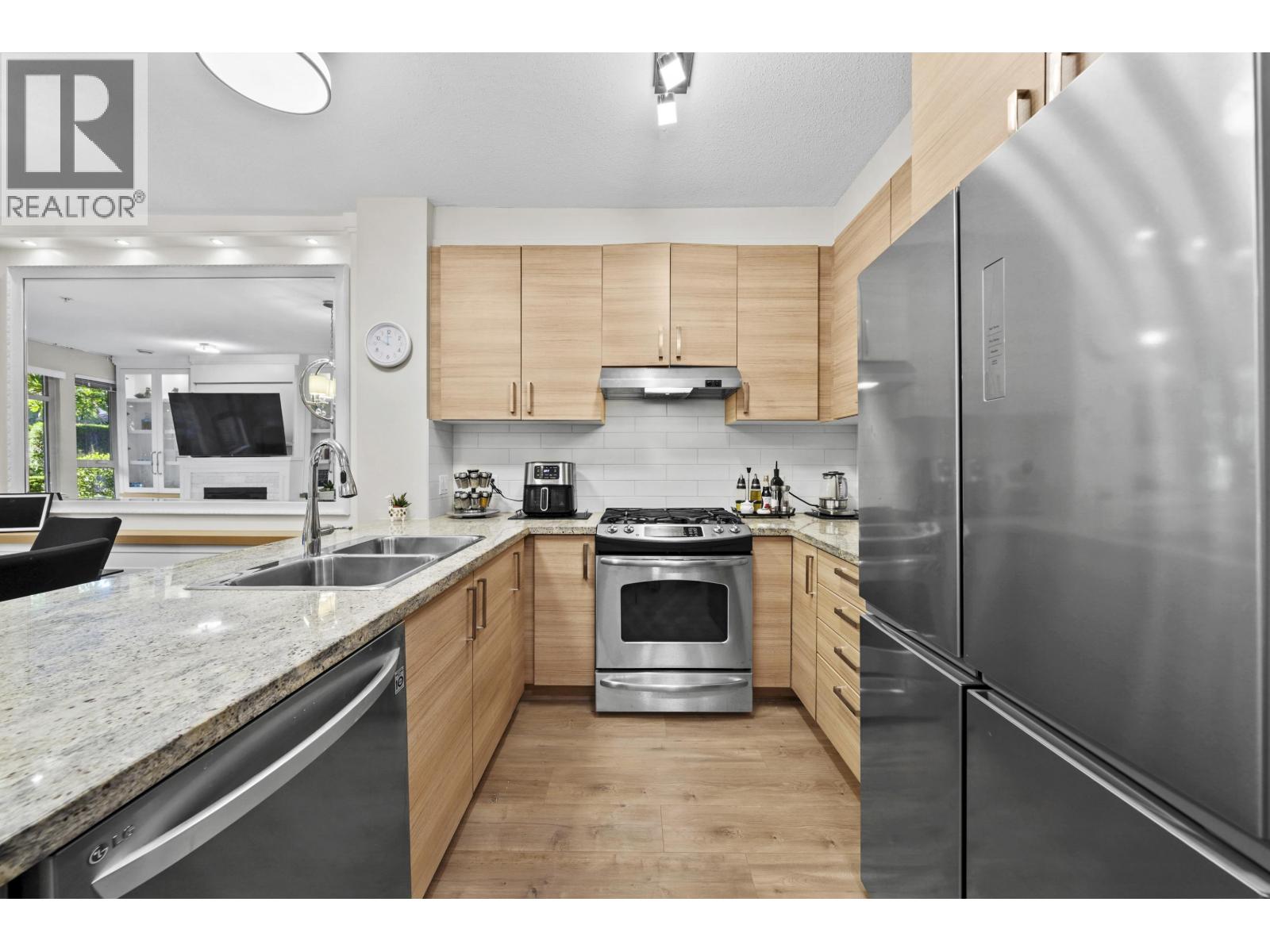 113 1150 Kensal Place, Coquitlam, British Columbia  V3B 0H4 - Photo 3 - R3051636