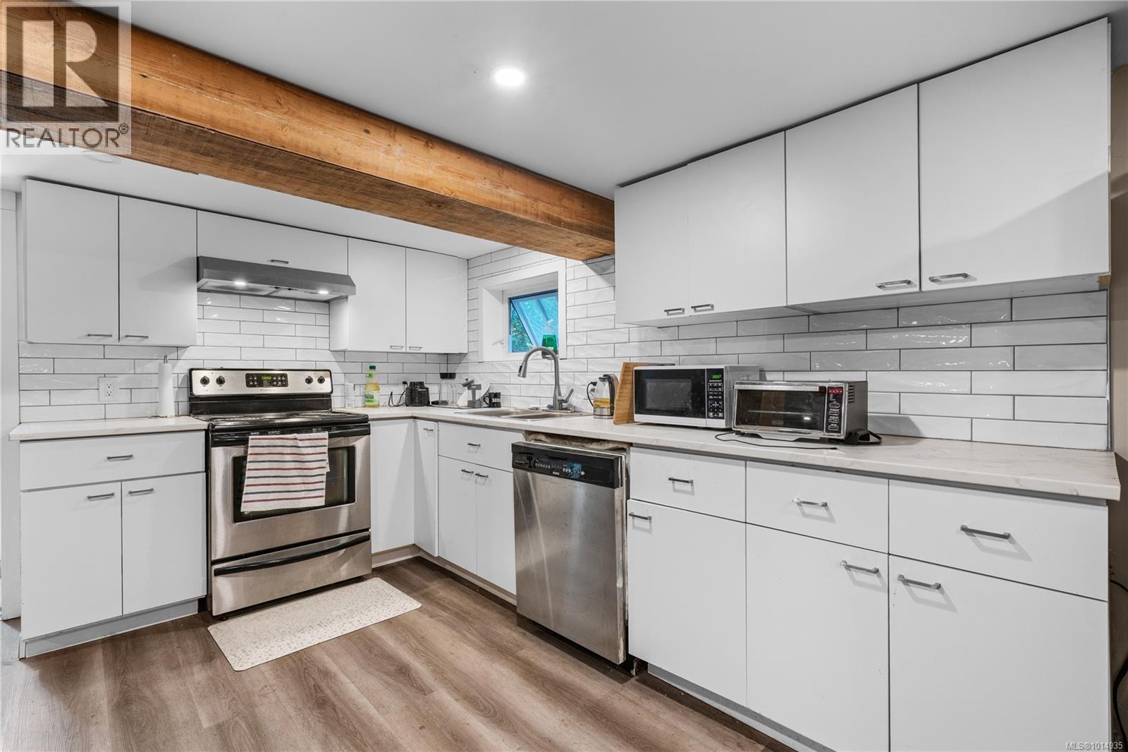 3276 Linwood Ave, Saanich, British Columbia  V8X 1E4 - Photo 24 - 1014935