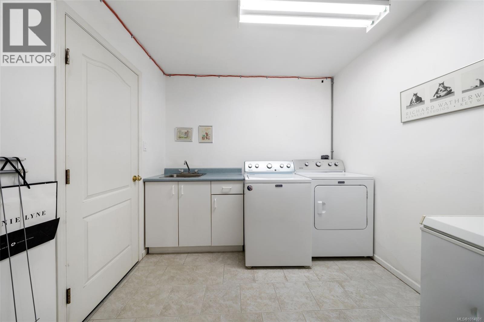 899 Currandale Crt, Saanich, British Columbia  V8X 4Y2 - Photo 39 - 1014931