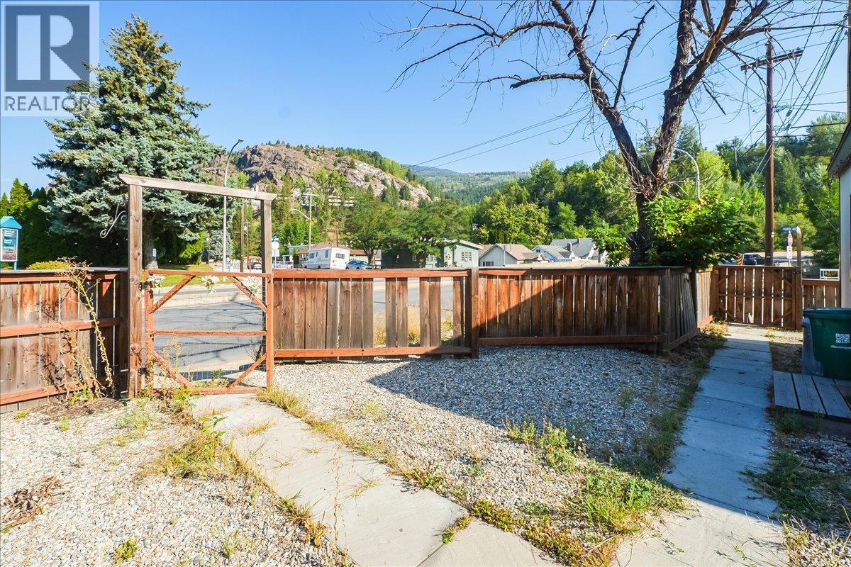 1406 Fourth Avenue, Trail, British Columbia  V1R 1S5 - Photo 4 - 10363830