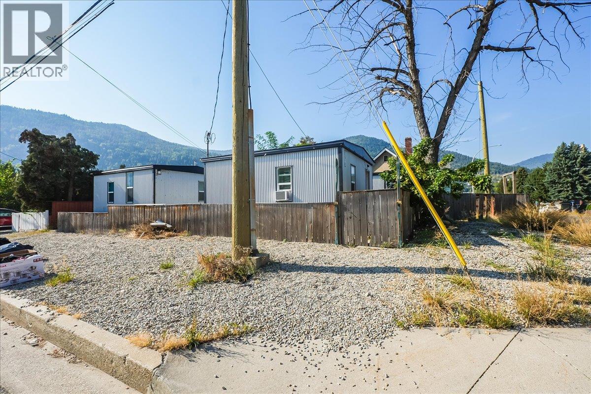1406 Fourth Avenue, Trail, British Columbia  V1R 1S5 - Photo 6 - 10363830