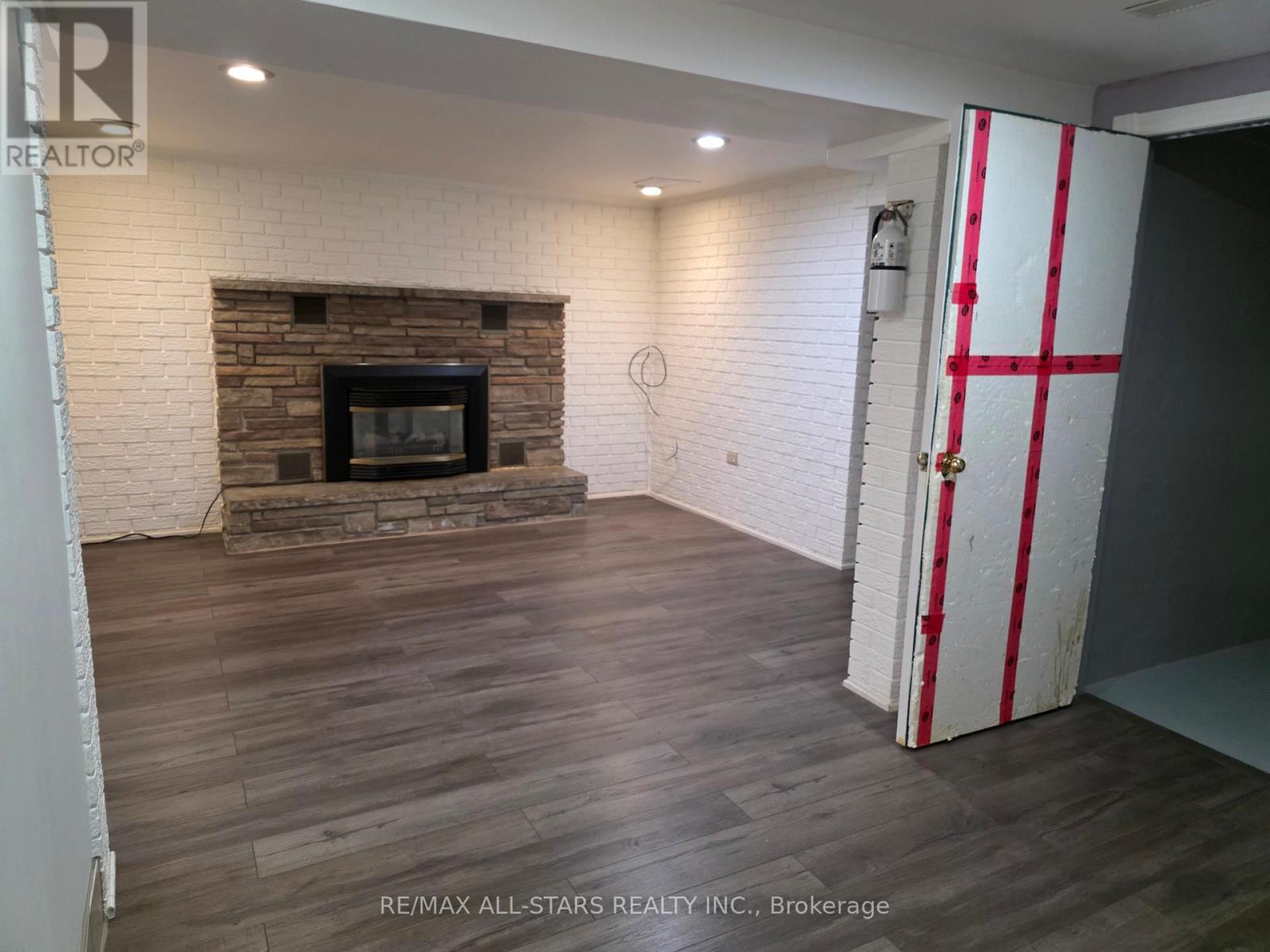 221 Elgin Street W, Oshawa, Ontario  L1J 2N9 - Photo 1 - E12425114