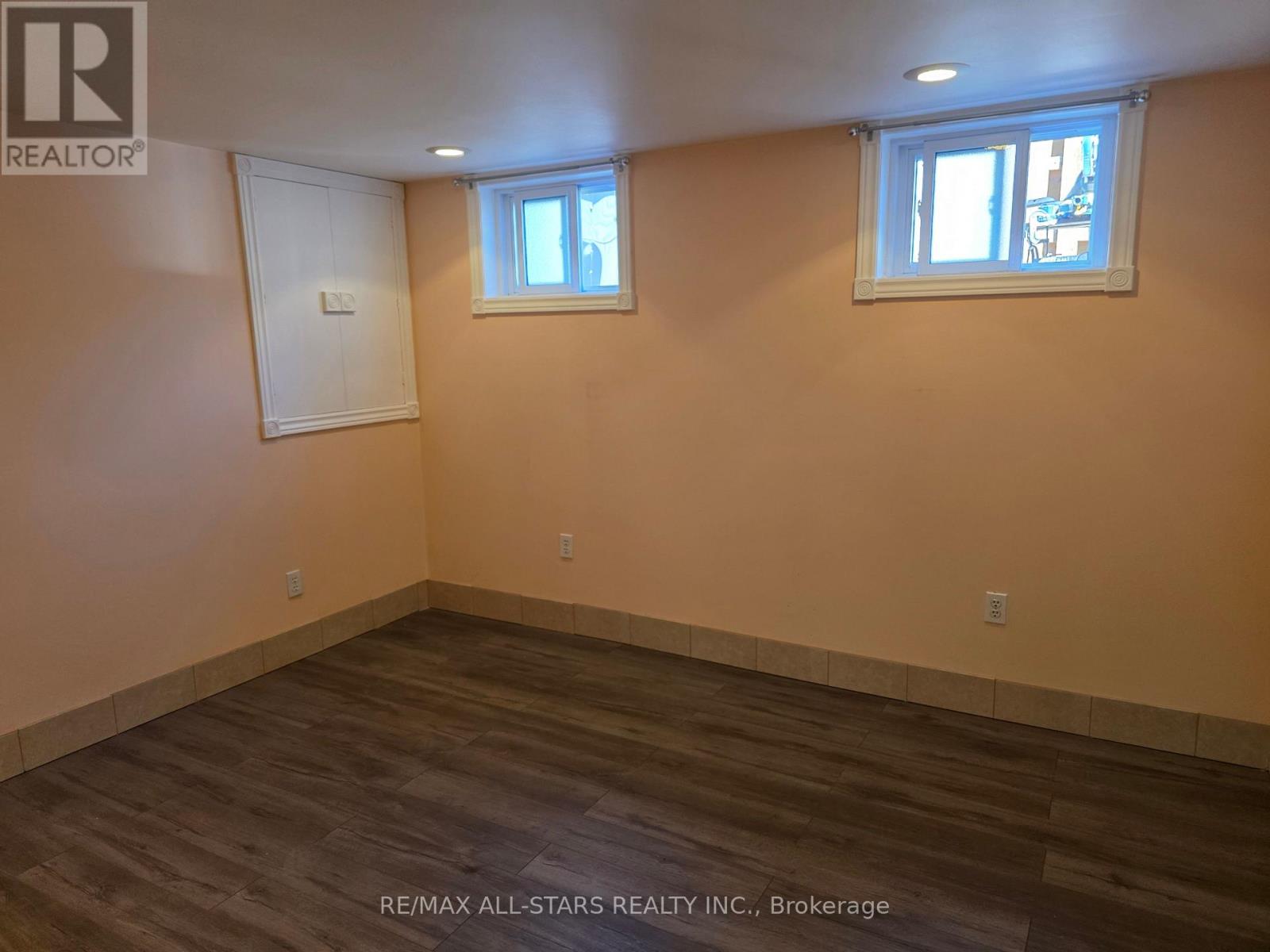 221 Elgin Street W, Oshawa, Ontario  L1J 2N9 - Photo 2 - E12425114