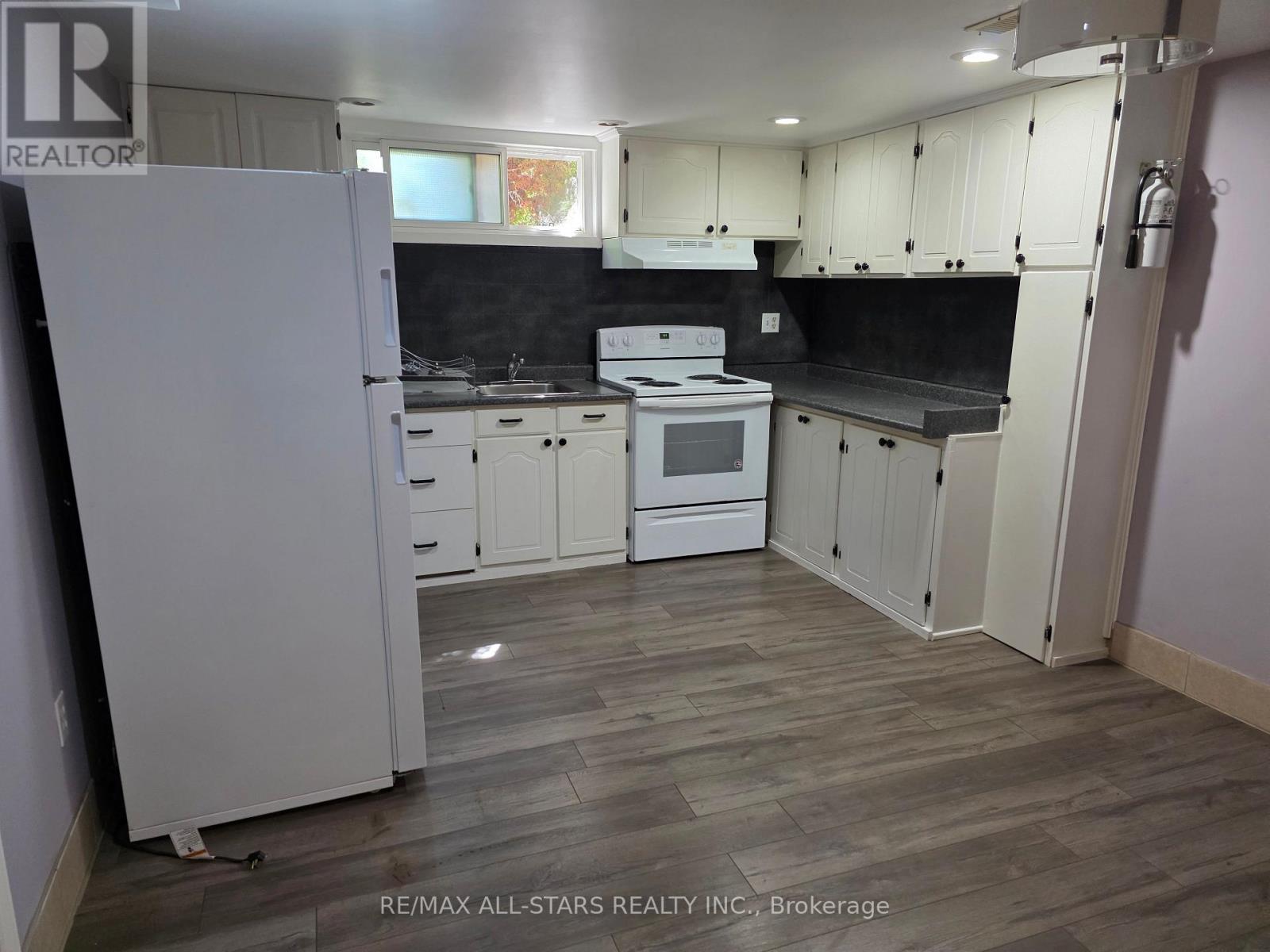 221 Elgin Street W, Oshawa, Ontario  L1J 2N9 - Photo 4 - E12425114