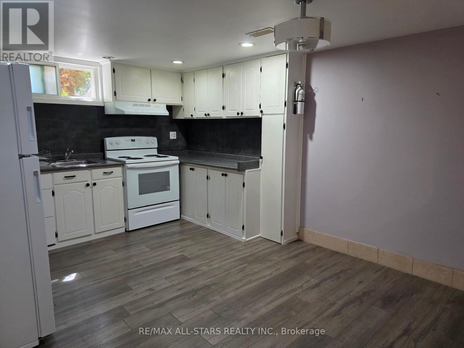 221 Elgin Street W, Oshawa, Ontario  L1J 2N9 - Photo 5 - E12425114