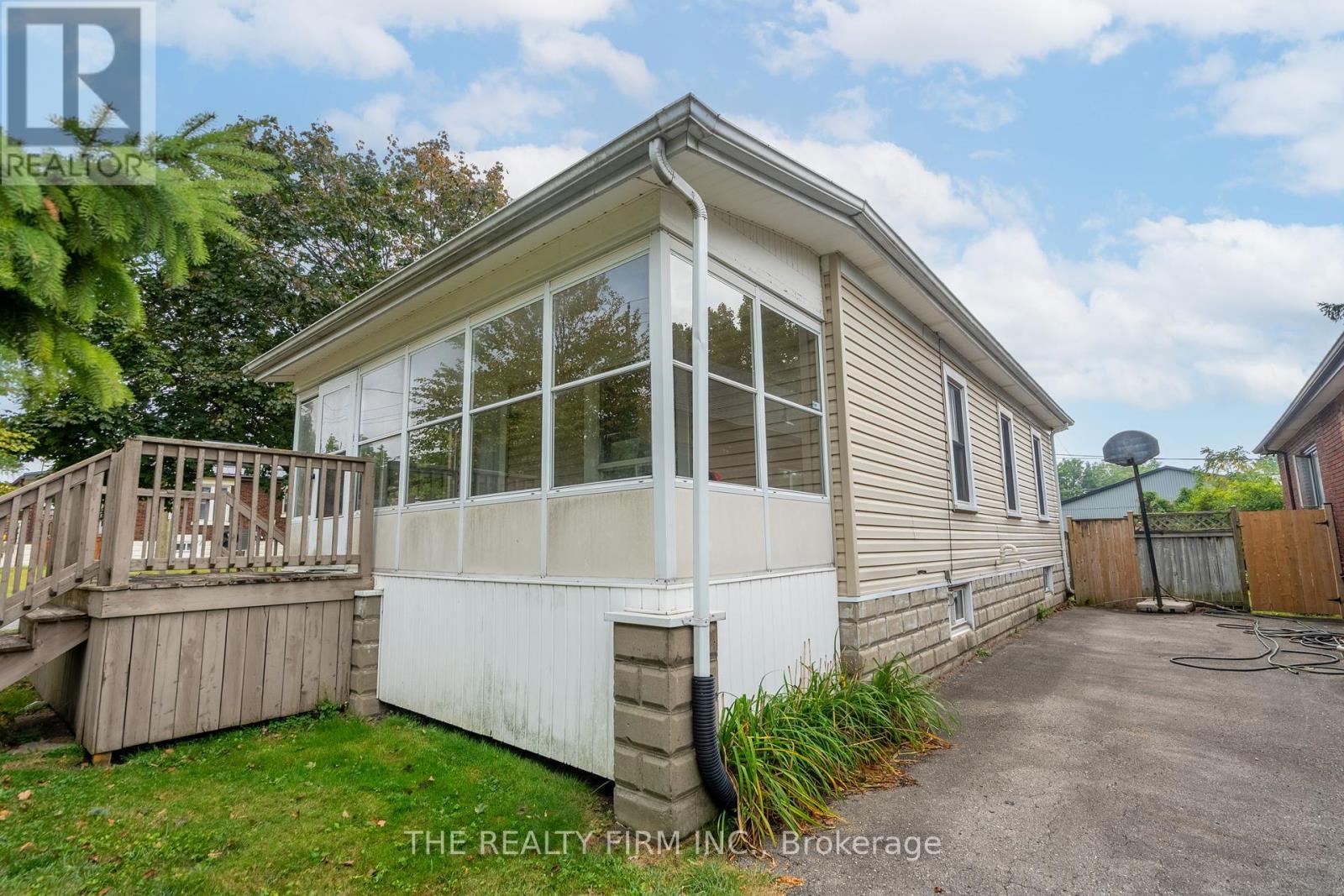 1279 York Street, London East, Ontario  N5W 2V3 - Photo 3 - X12425100