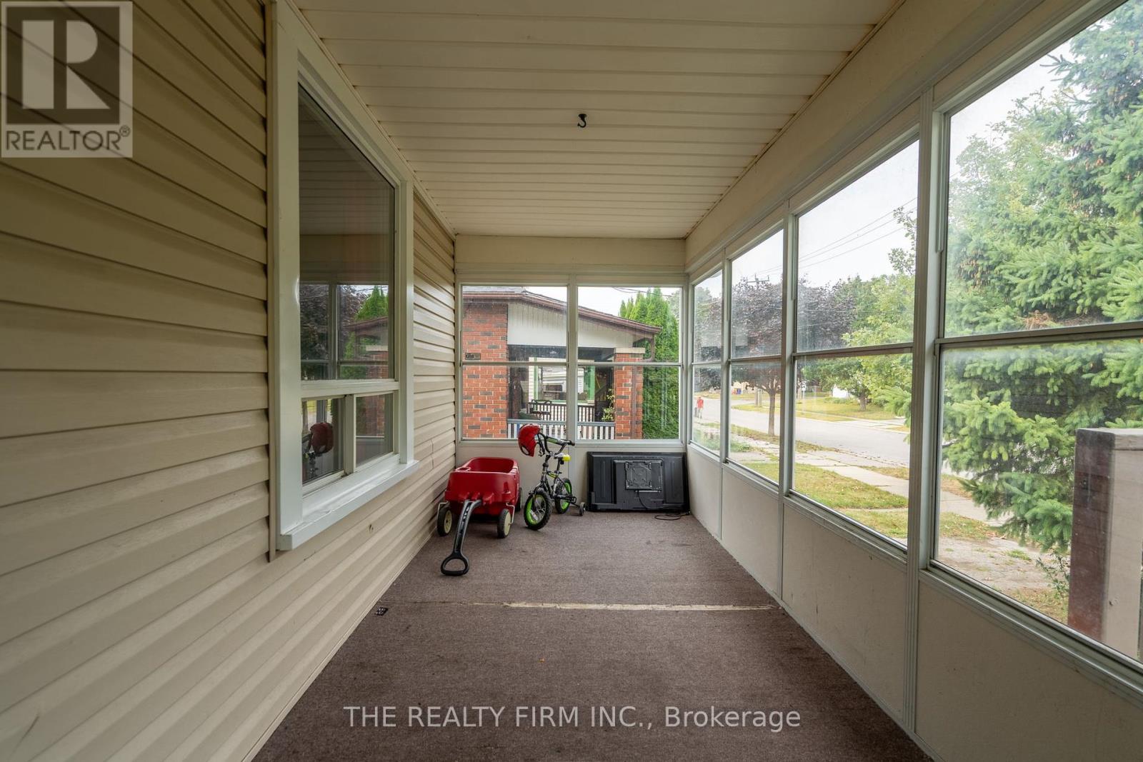 1279 York Street, London East, Ontario  N5W 2V3 - Photo 5 - X12425100