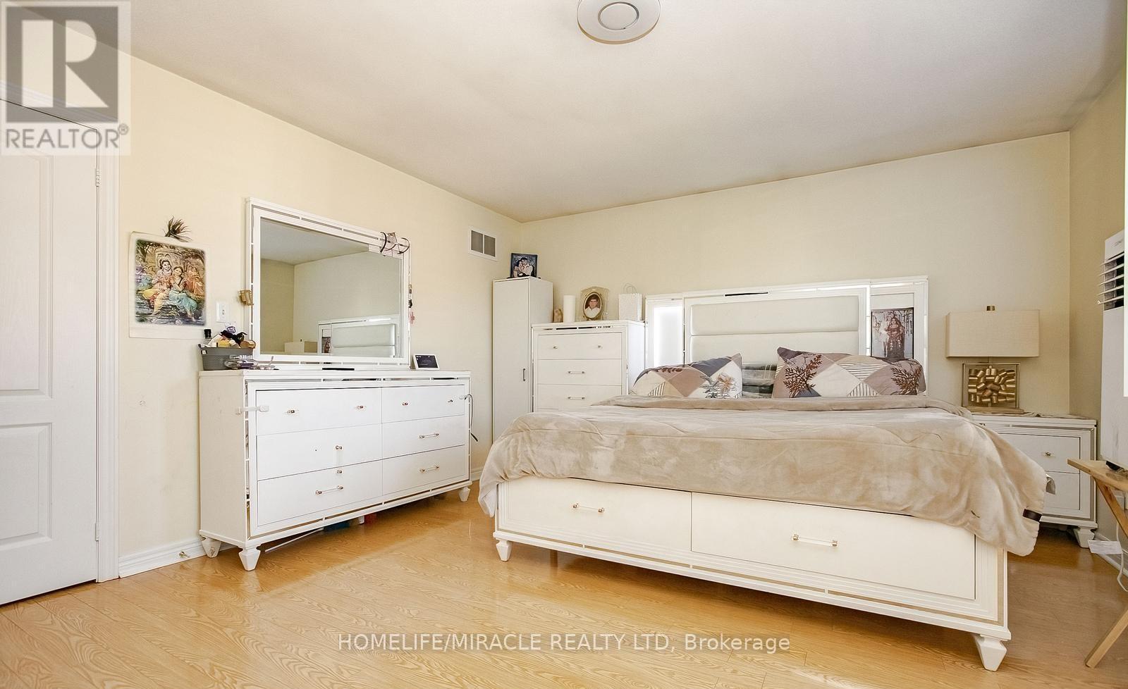 20 Oblate Crescent, Brampton, Ontario  L6Y 0K2 - Photo 25 - W12425065