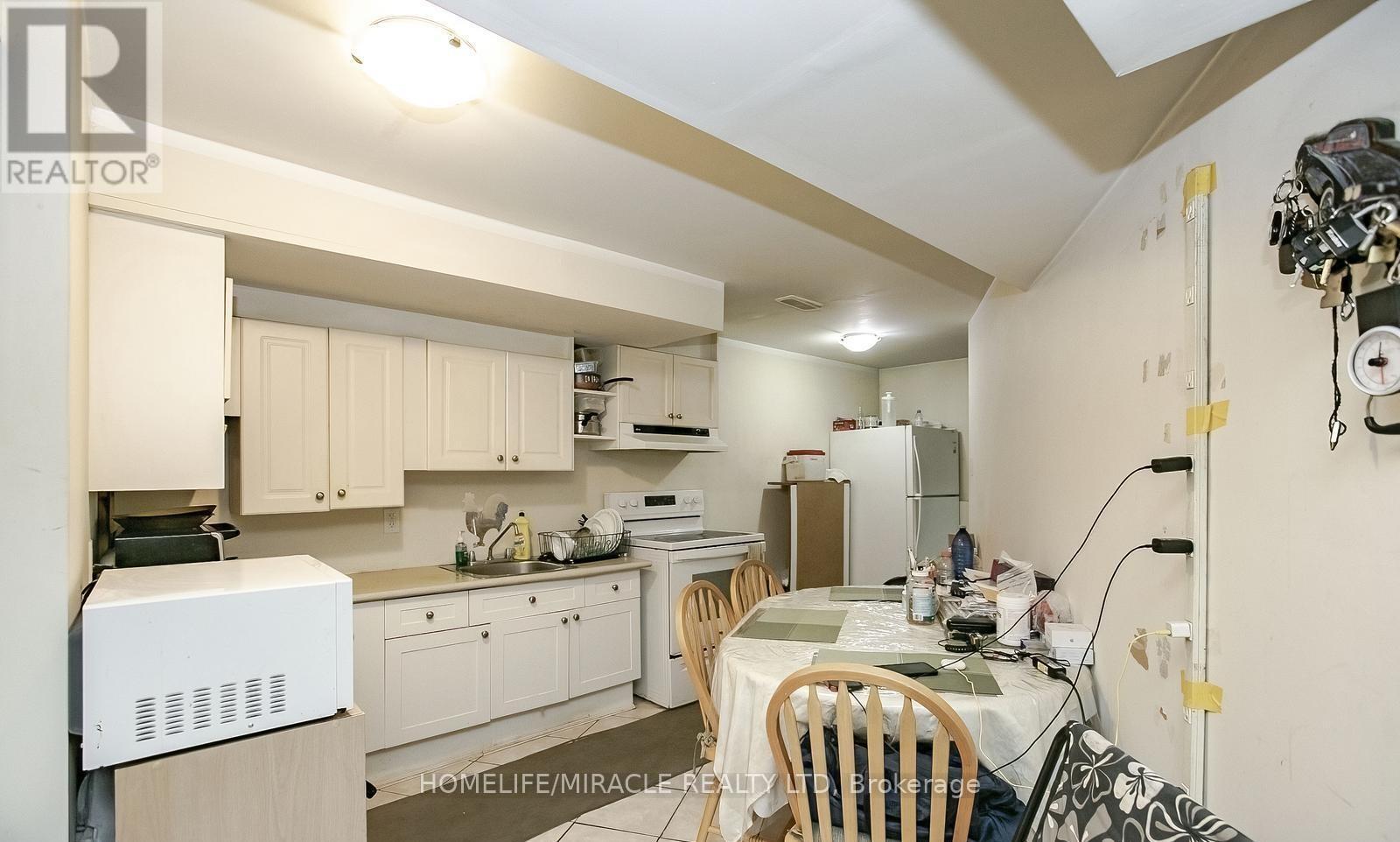 20 Oblate Crescent, Brampton, Ontario  L6Y 0K2 - Photo 42 - W12425065