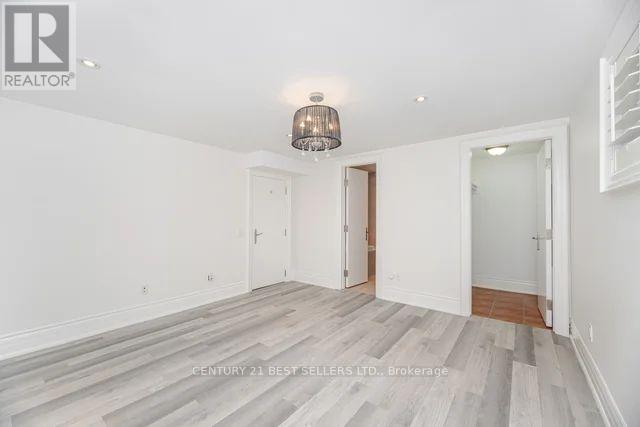 1595 Calverton Court, Mississauga, Ontario  L5G 2W4 - Photo 39 - W12425098