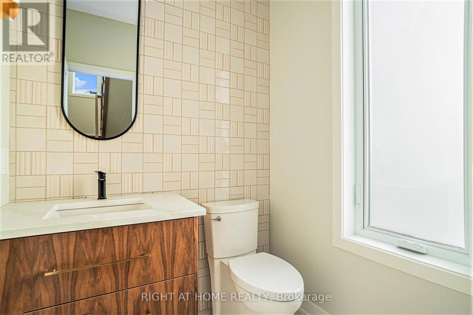 583 Codd's Road N, Ottawa, Ontario  K1K 5C6 - Photo 10 - X12425099