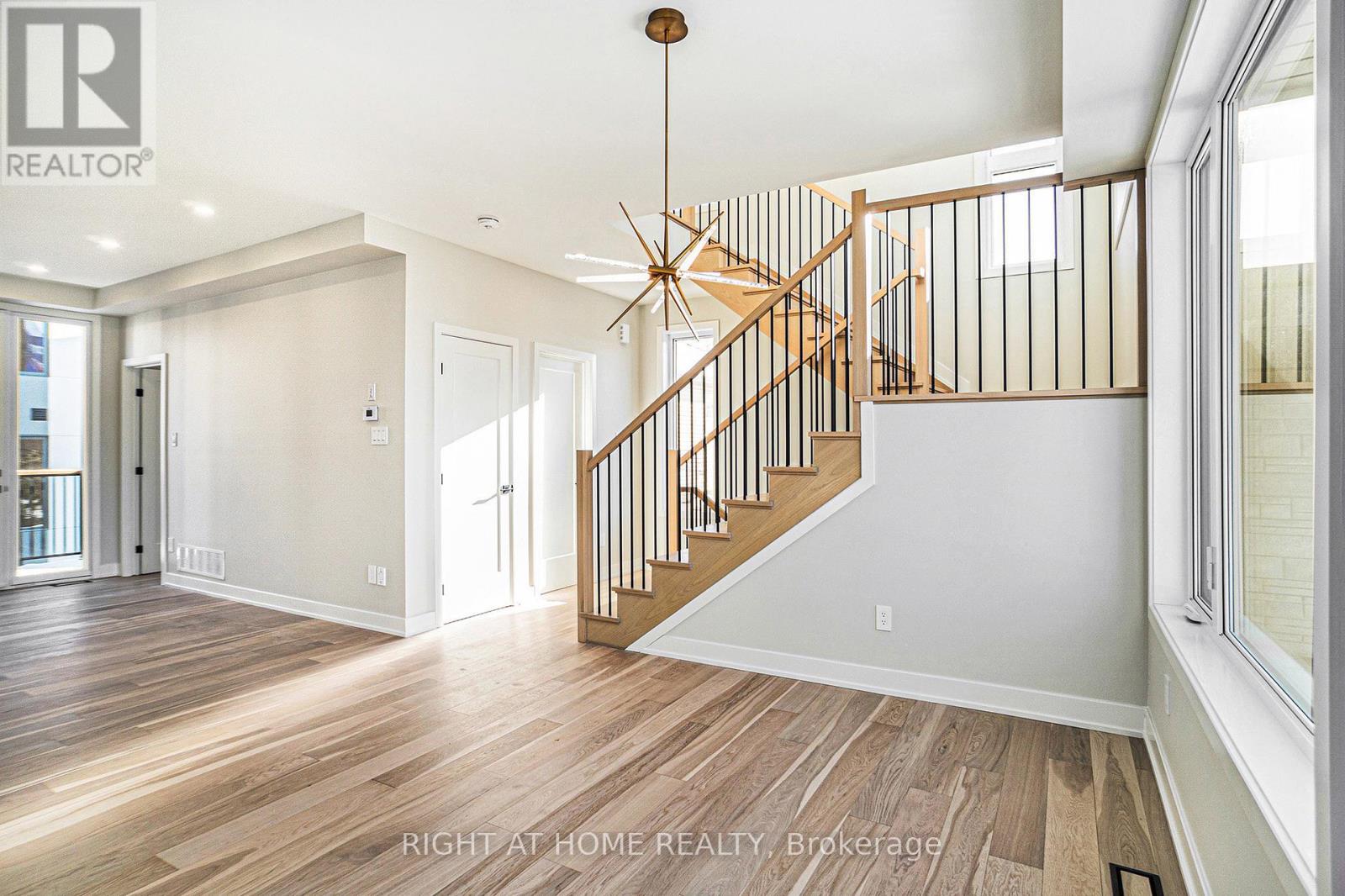 583 Codd's Road N, Ottawa, Ontario  K1K 5C6 - Photo 6 - X12425099