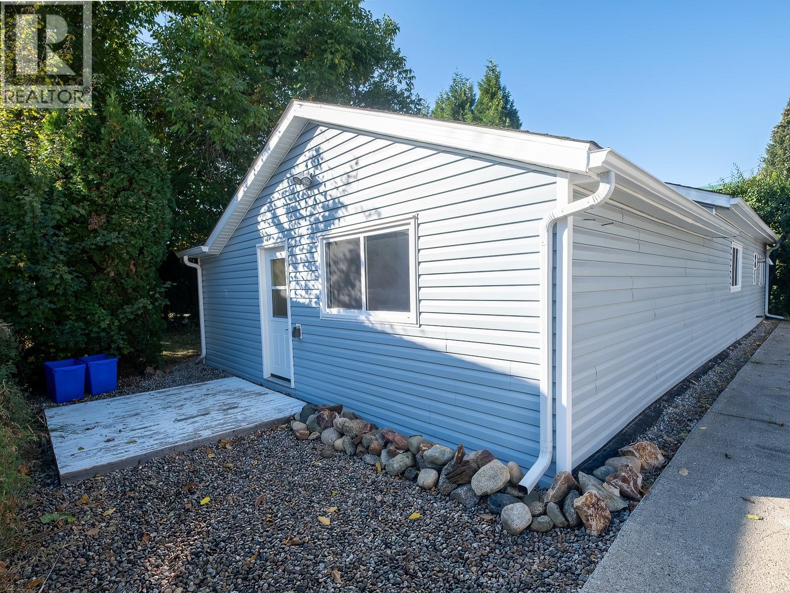 694 10th Avenue, Montrose, British Columbia  V0G 1P0 - Photo 26 - 10363466