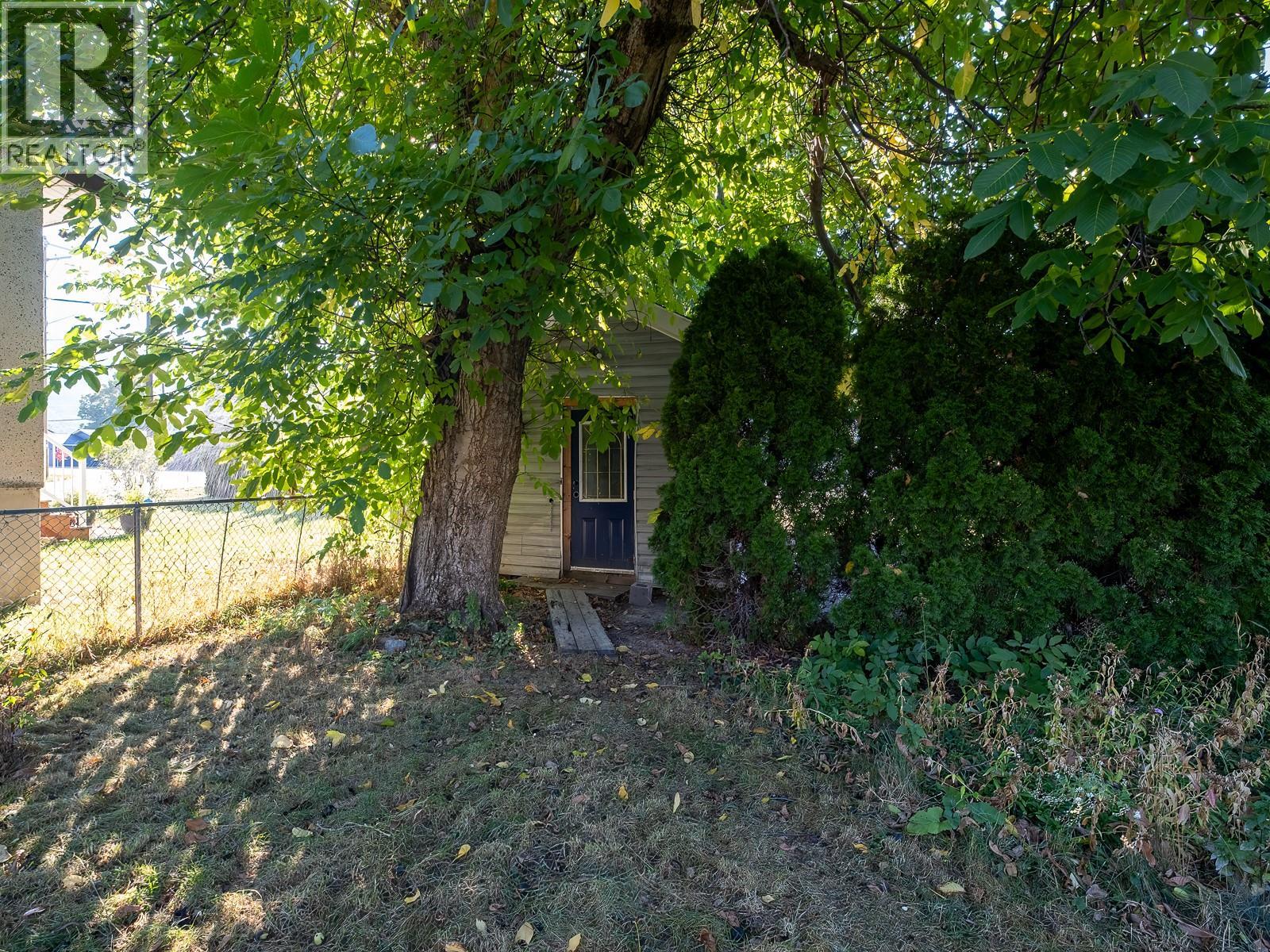 694 10th Avenue, Montrose, British Columbia  V0G 1P0 - Photo 27 - 10363466