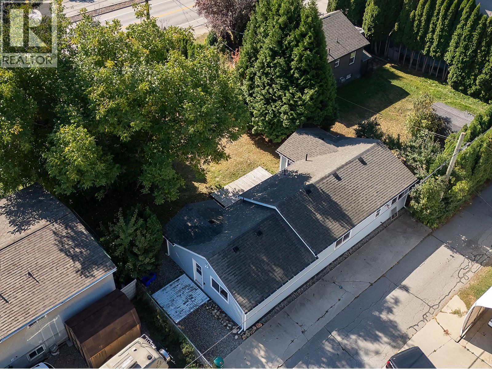 694 10th Avenue, Montrose, British Columbia  V0G 1P0 - Photo 5 - 10363466