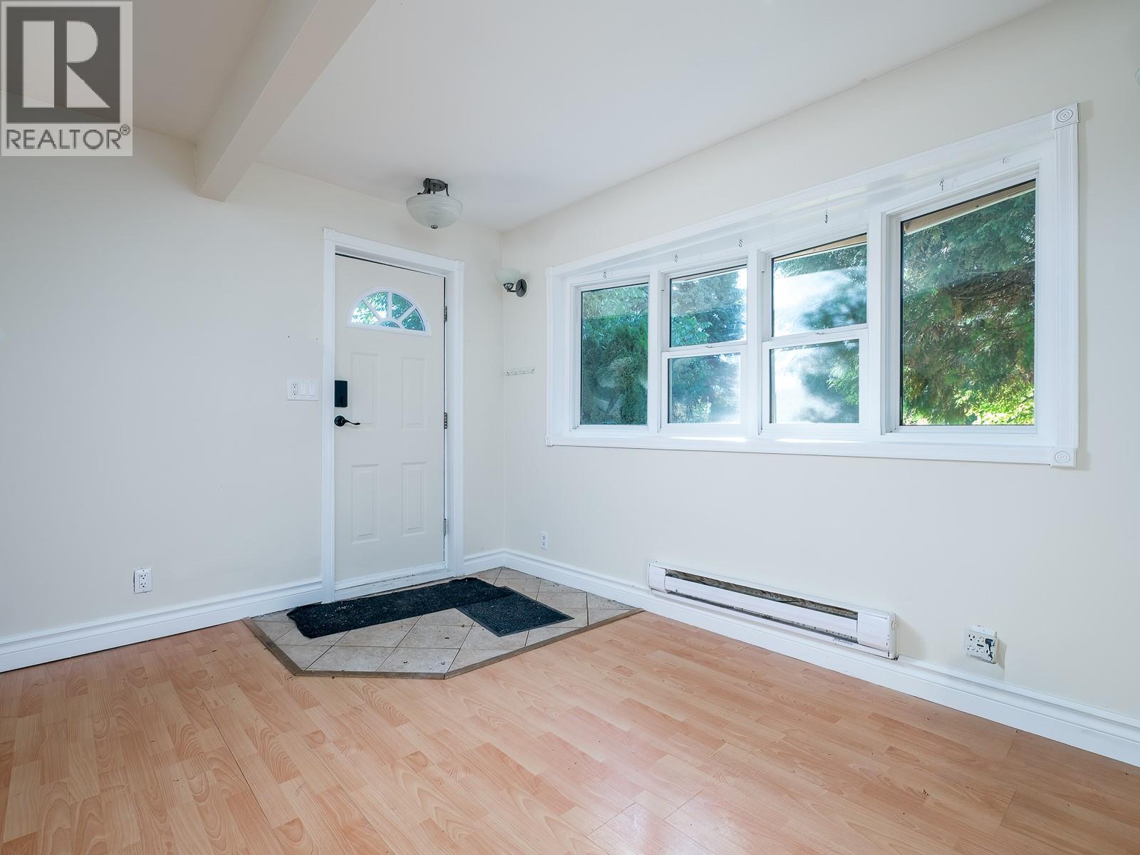 694 10th Avenue, Montrose, British Columbia  V0G 1P0 - Photo 8 - 10363466