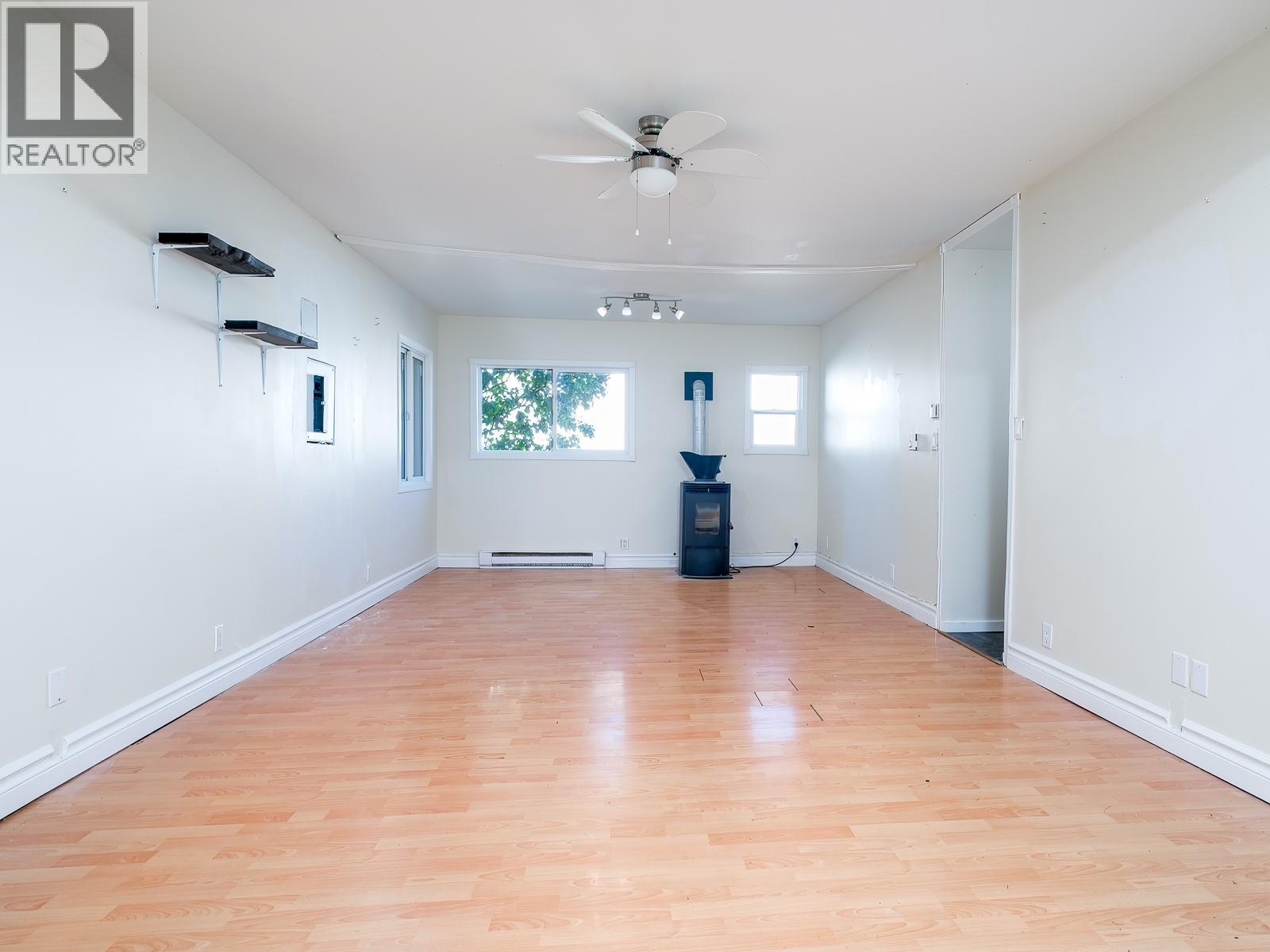 694 10th Avenue, Montrose, British Columbia  V0G 1P0 - Photo 9 - 10363466