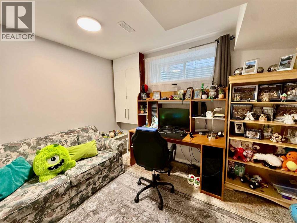 43 Bridlecrest Road Sw, Calgary, Alberta  T2Y 5J2 - Photo 33 - A2259506