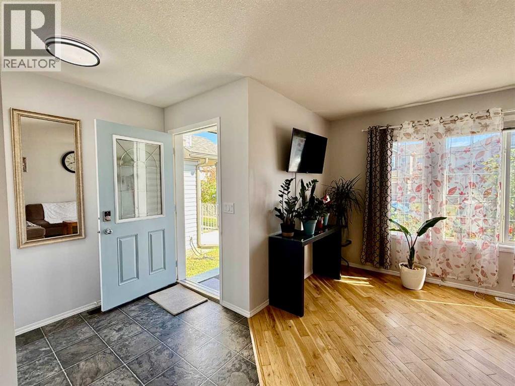 43 Bridlecrest Road Sw, Calgary, Alberta  T2Y 5J2 - Photo 3 - A2259506