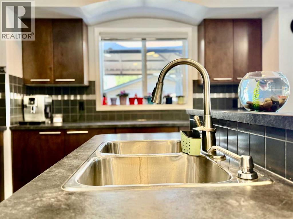 43 Bridlecrest Road Sw, Calgary, Alberta  T2Y 5J2 - Photo 5 - A2259506