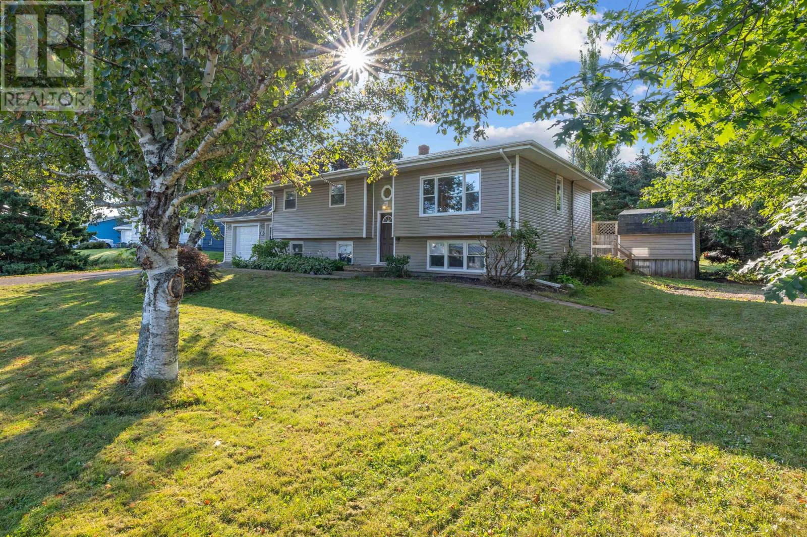 5 Ferguson Drive, Stratford, Prince Edward Island  C1B 1B6 - Photo 1 - 202524268