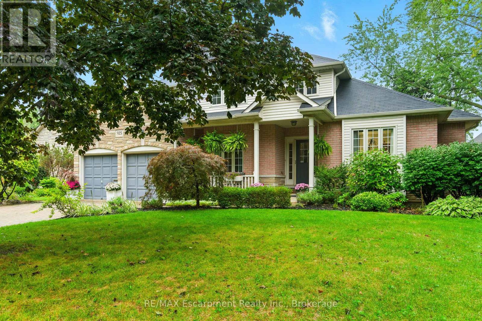 925 HALSHAM COURT, Mississauga, Ontario
