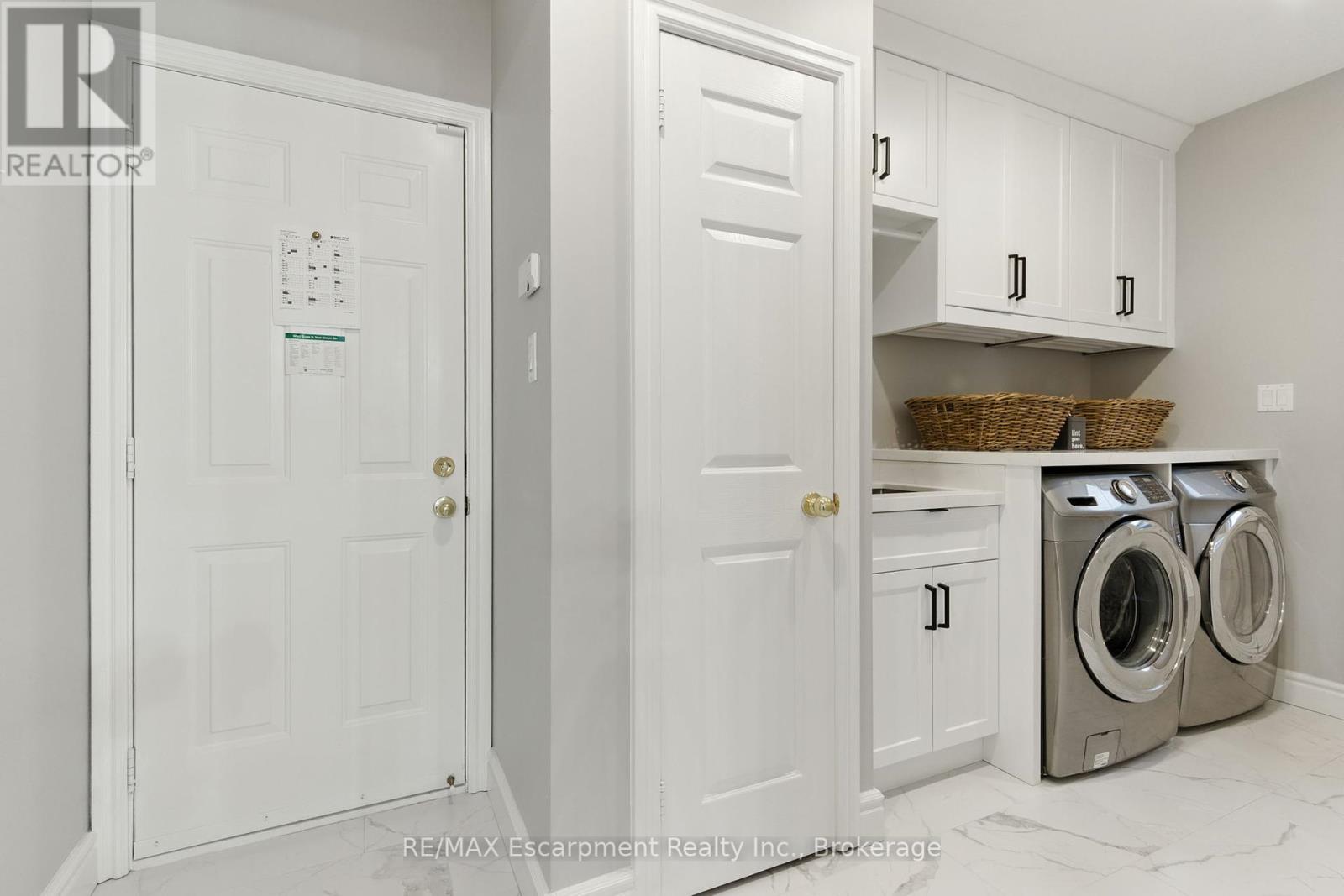 925 Halsham Court, Mississauga, Ontario  L5J 4T9 - Photo 20 - W12425144