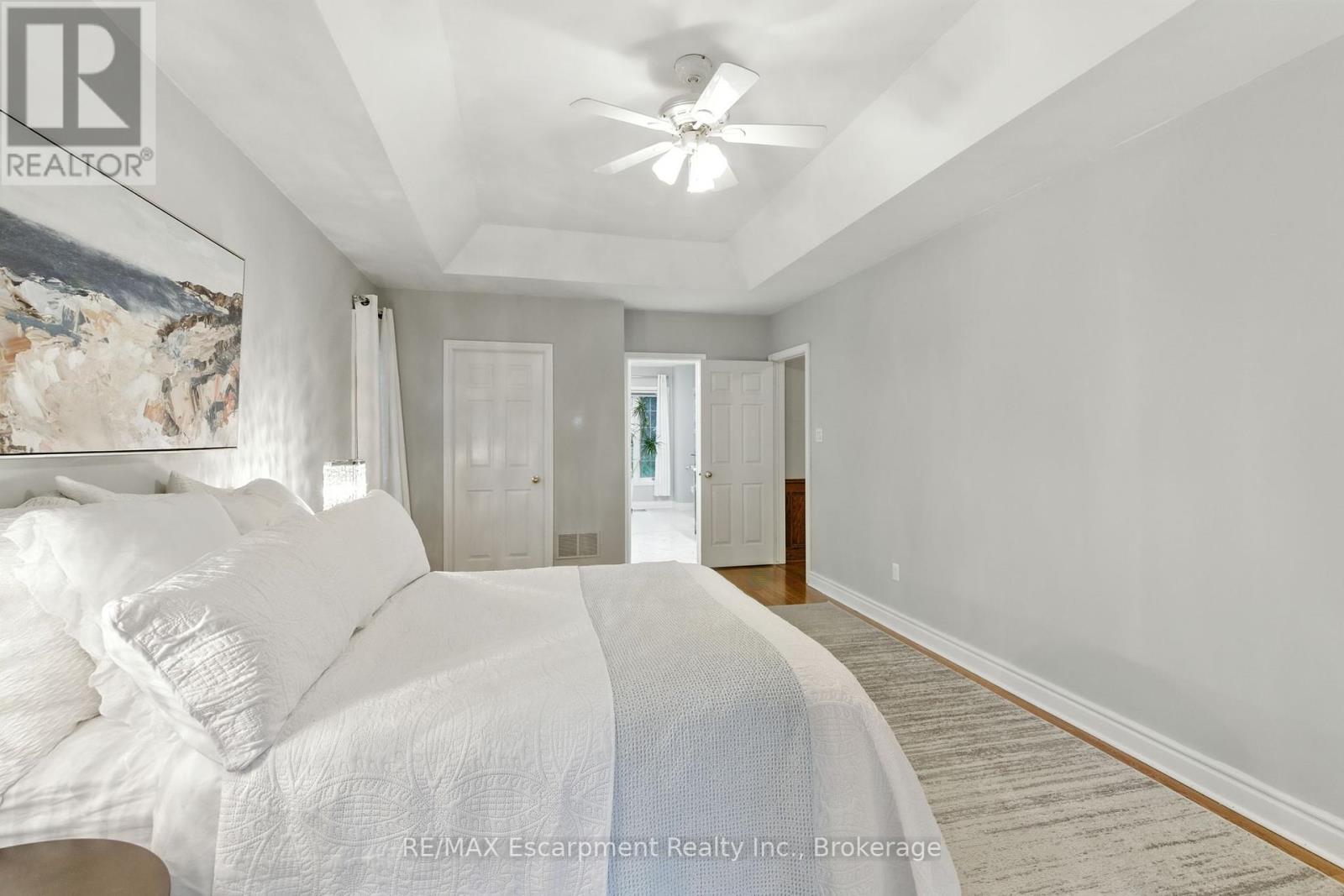 925 Halsham Court, Mississauga, Ontario  L5J 4T9 - Photo 22 - W12425144