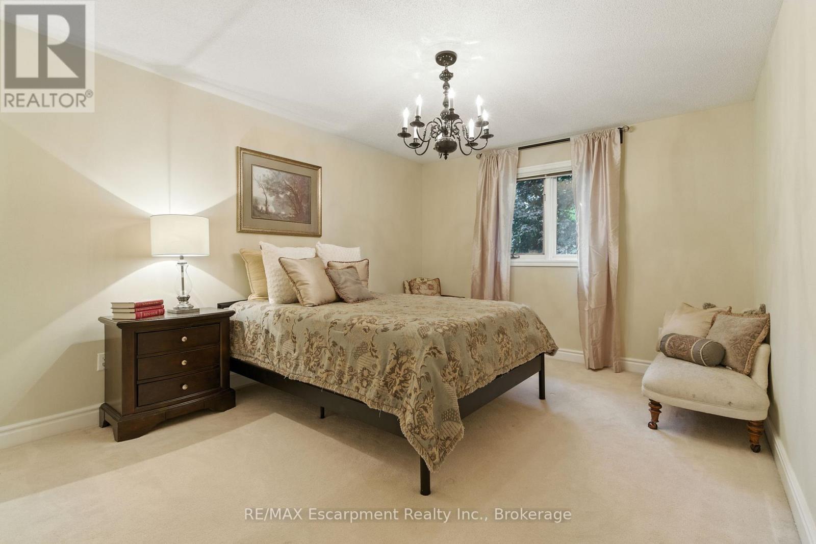 925 Halsham Court, Mississauga, Ontario  L5J 4T9 - Photo 29 - W12425144