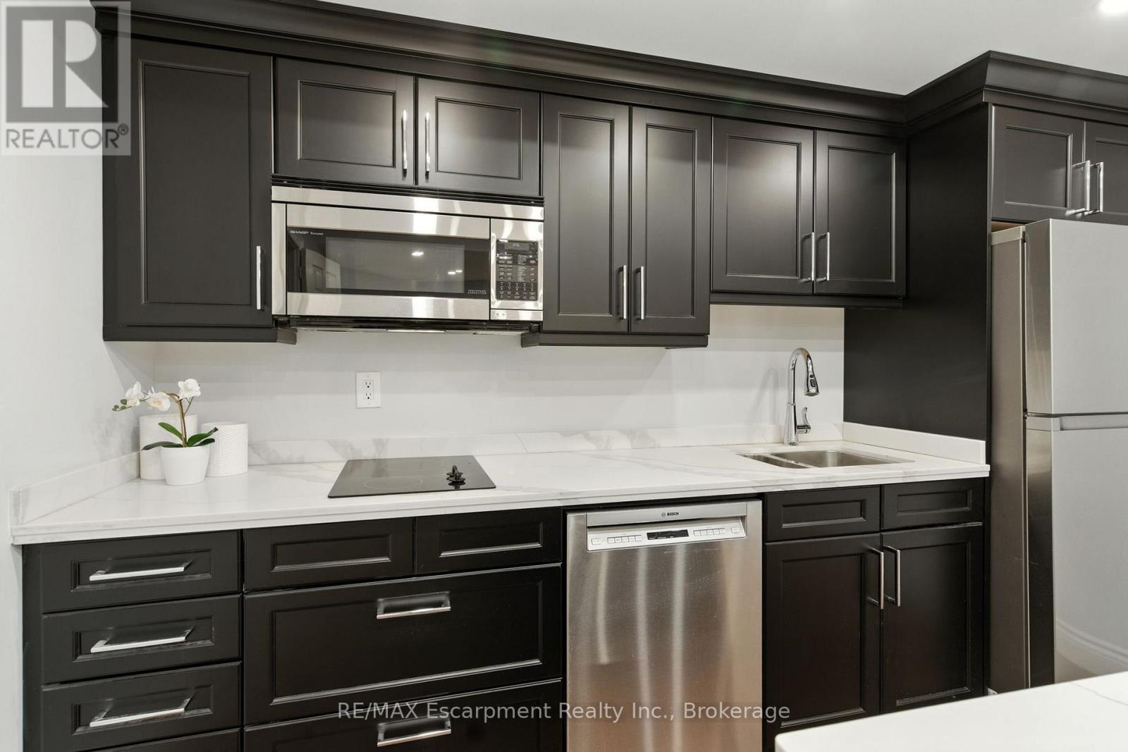 925 Halsham Court, Mississauga, Ontario  L5J 4T9 - Photo 36 - W12425144