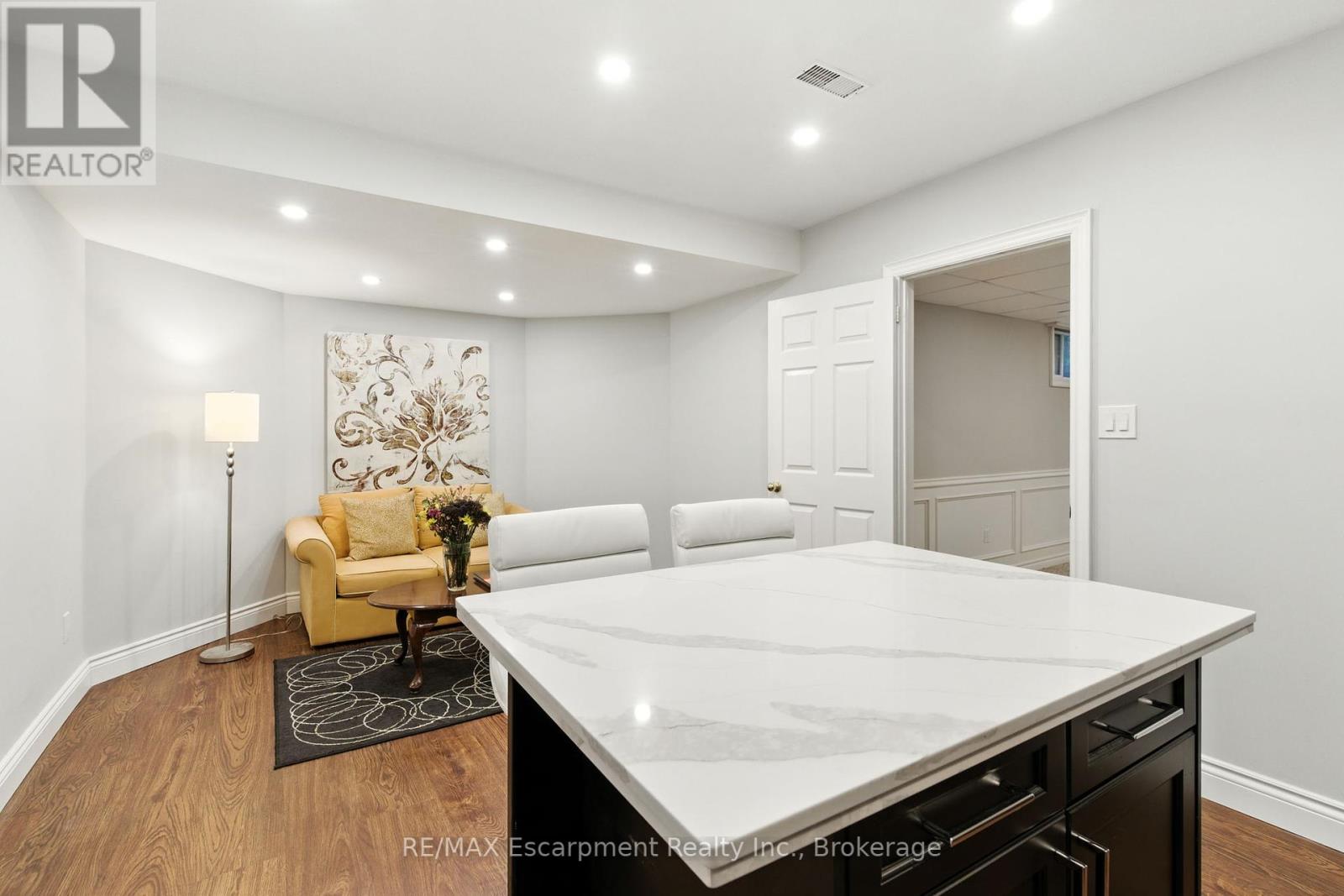 925 Halsham Court, Mississauga, Ontario  L5J 4T9 - Photo 37 - W12425144