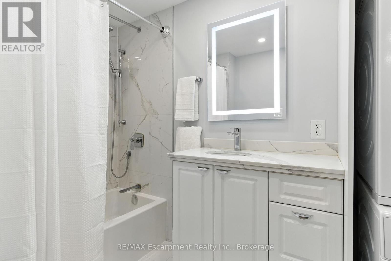 925 Halsham Court, Mississauga, Ontario  L5J 4T9 - Photo 41 - W12425144
