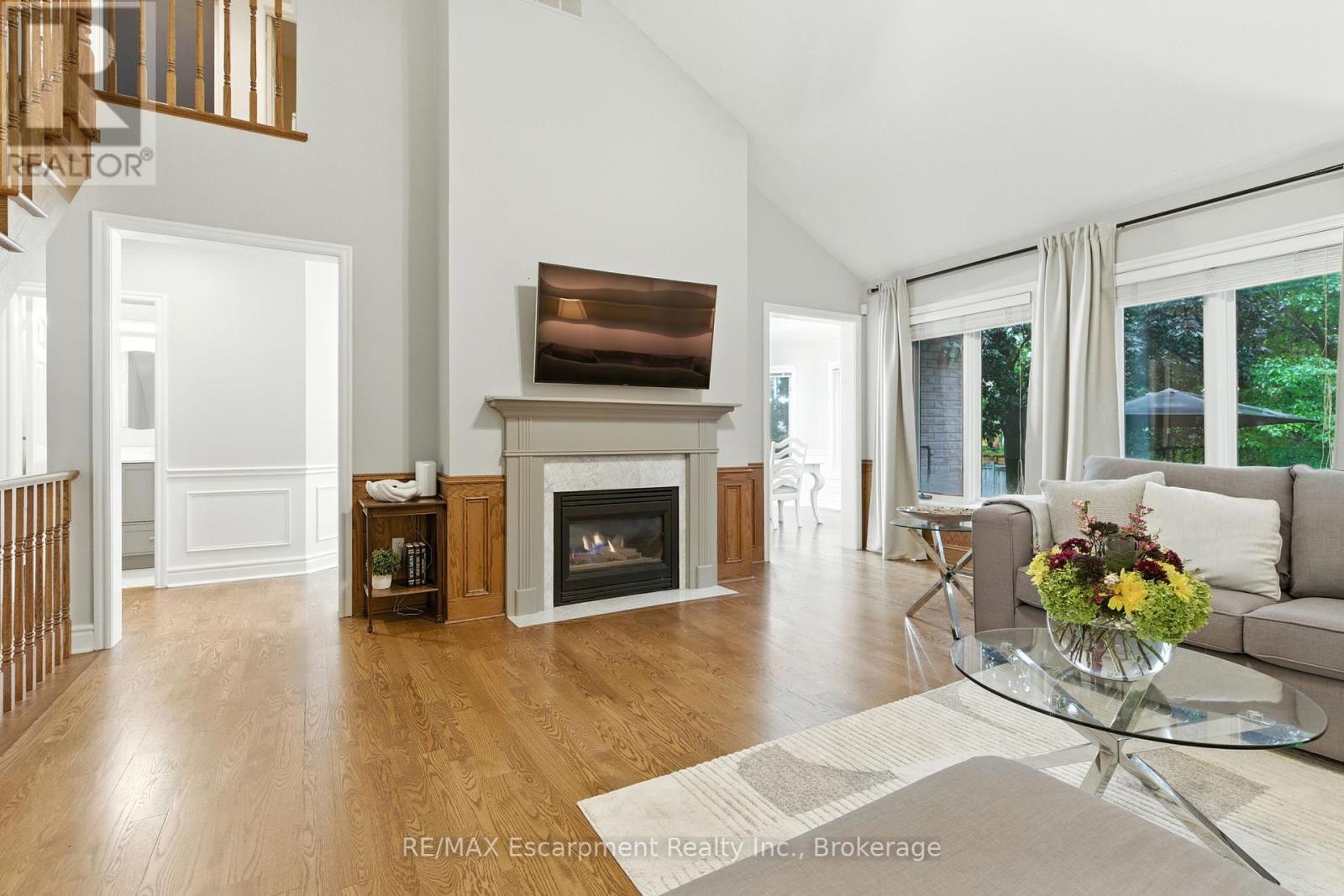 925 Halsham Court, Mississauga, Ontario  L5J 4T9 - Photo 5 - W12425144
