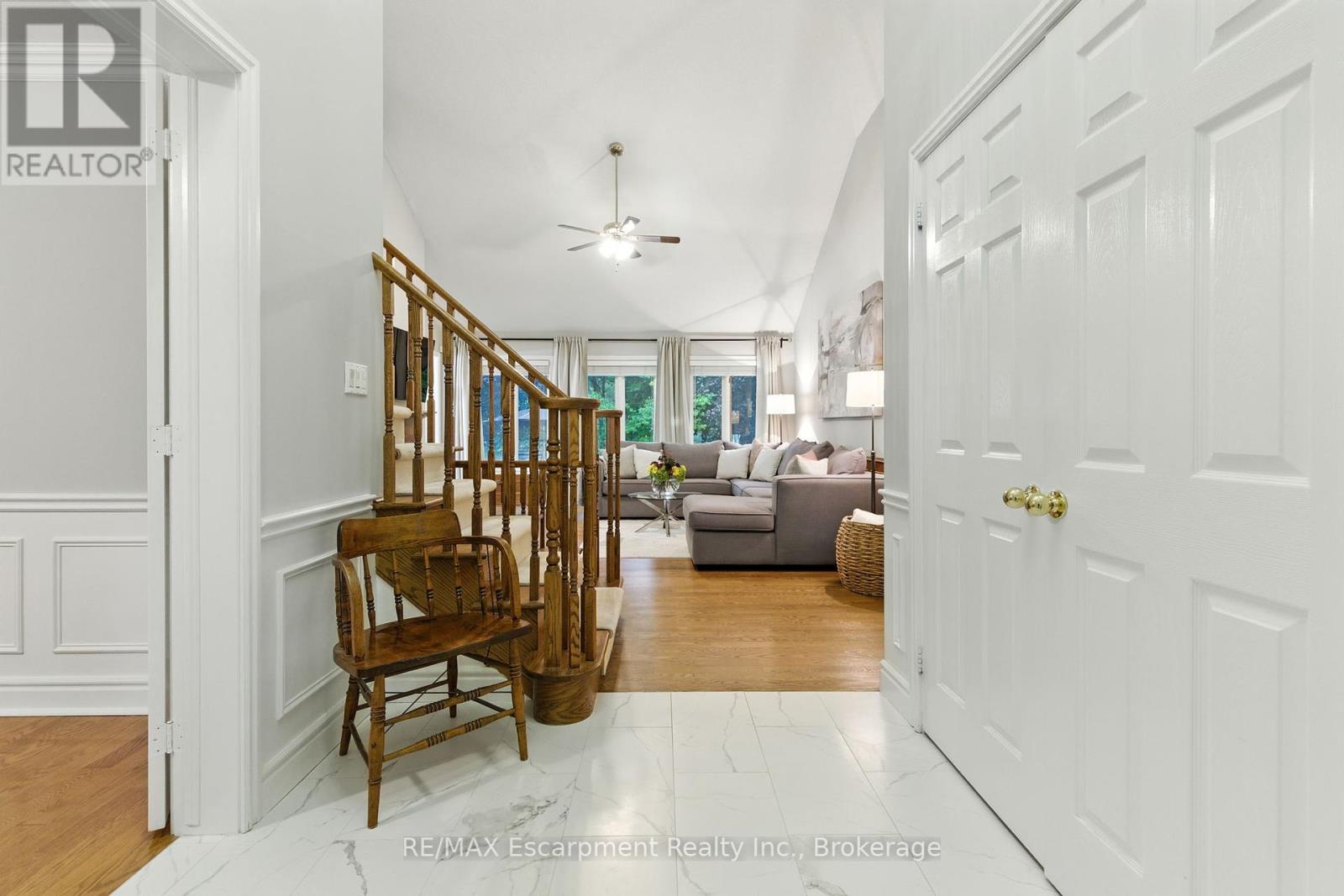925 Halsham Court, Mississauga, Ontario  L5J 4T9 - Photo 6 - W12425144