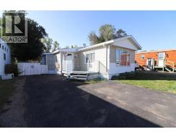 25 De Havilland Boulevard Sw Sw Hill, Medicine Hat, Ca