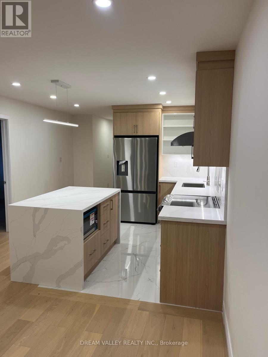 Upper - 185 Apache Trail, Toronto, Ontario  M2H 2J3 - Photo 4 - C12424018