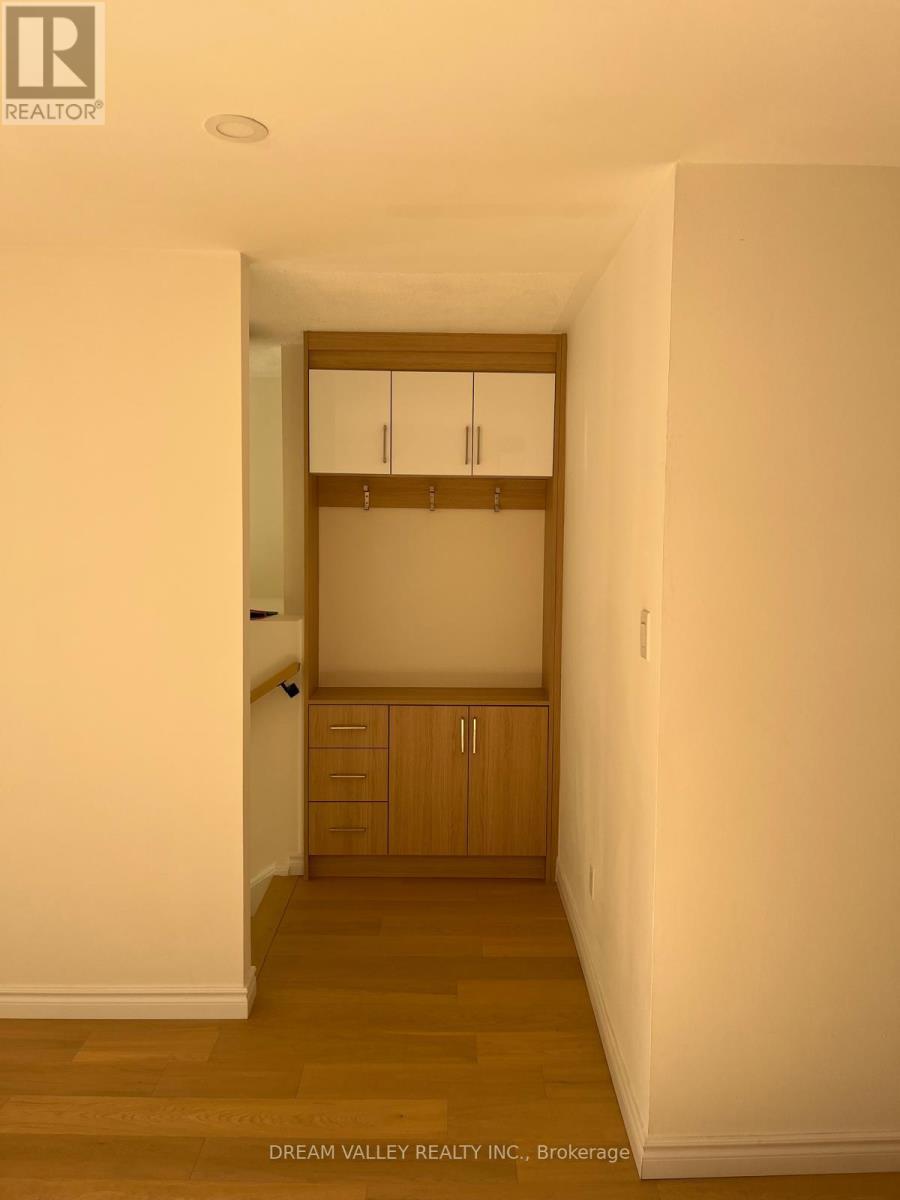 Upper - 185 Apache Trail, Toronto, Ontario  M2H 2J3 - Photo 10 - C12424018