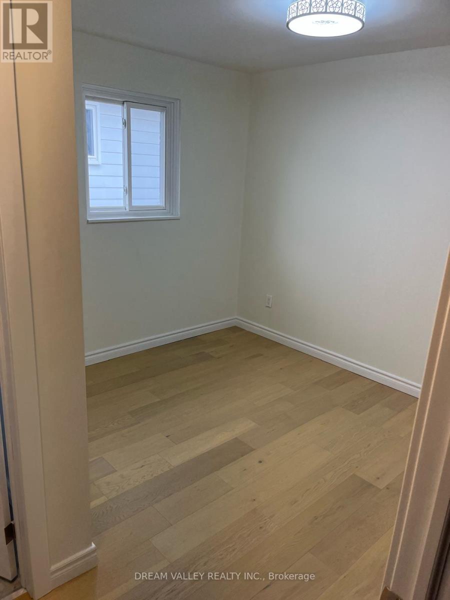 Upper - 185 Apache Trail, Toronto, Ontario  M2H 2J3 - Photo 8 - C12424018