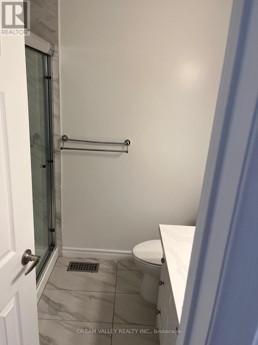 Upper - 185 Apache Trail, Toronto, Ontario  M2H 2J3 - Photo 14 - C12424018
