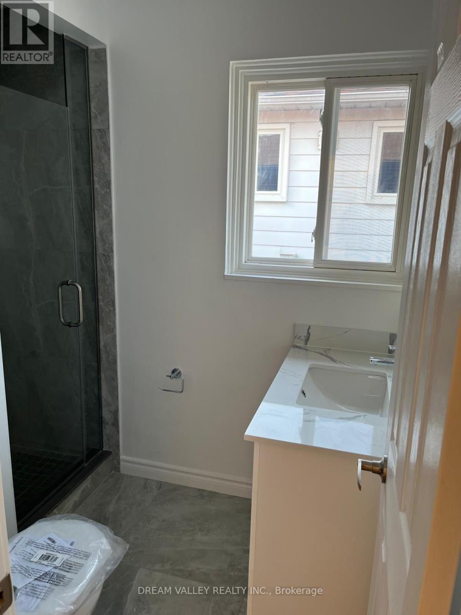 Upper - 185 Apache Trail, Toronto, Ontario  M2H 2J3 - Photo 12 - C12424018