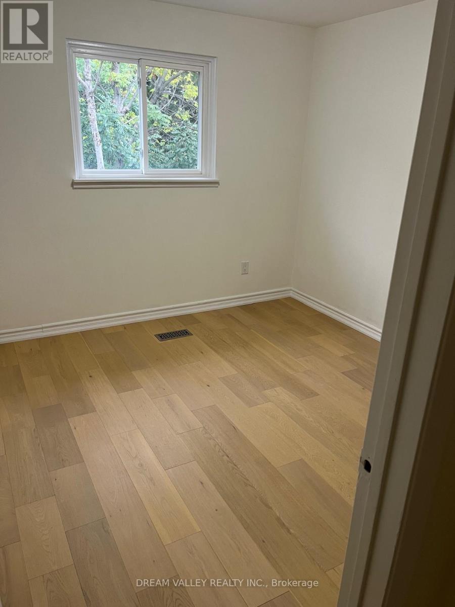 Upper - 185 Apache Trail, Toronto, Ontario  M2H 2J3 - Photo 5 - C12424018