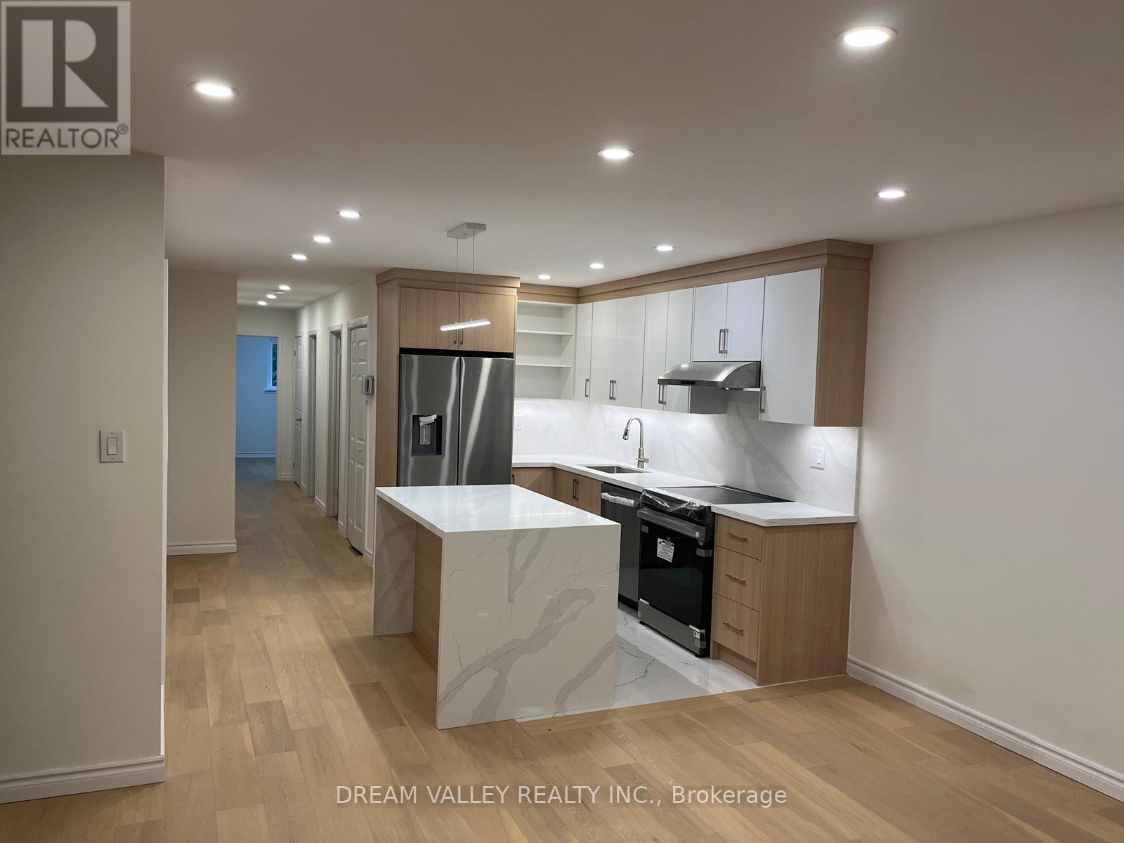 Upper - 185 Apache Trail, Toronto, Ontario  M2H 2J3 - Photo 3 - C12424018