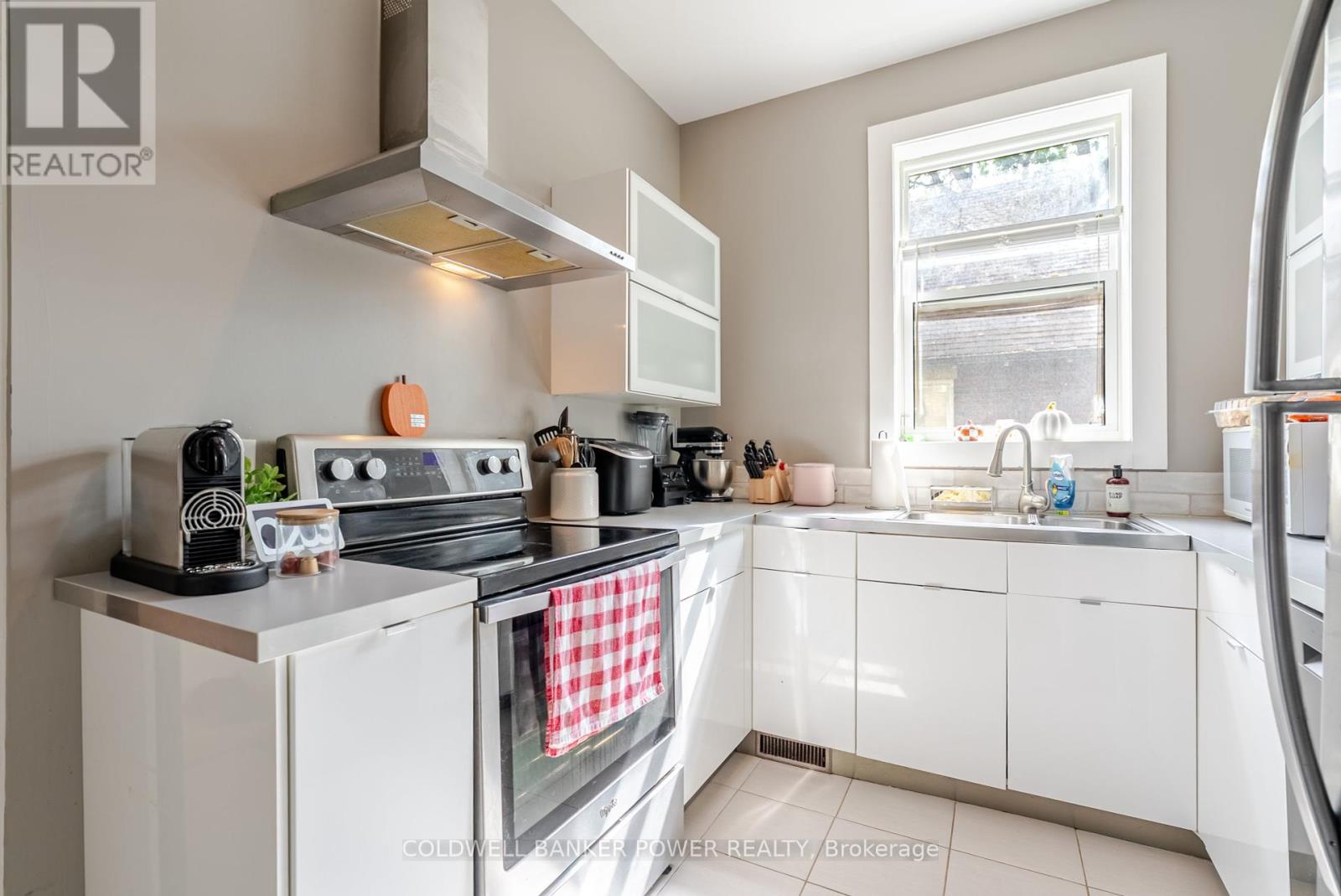 19 Cynthia Street, London South (South F), Ontario  N6C 3G2 - Photo 9 - X12424064