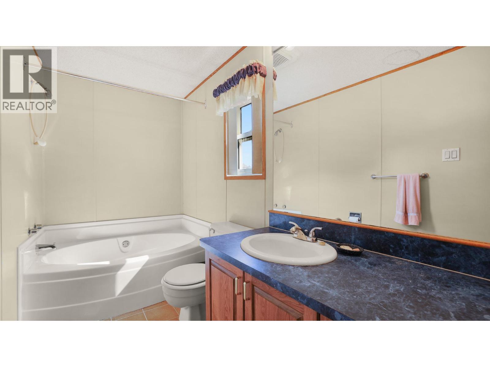 9196 West Avenue, Wilmer, British Columbia  V0A 1K5 - Photo 17 - 10363412