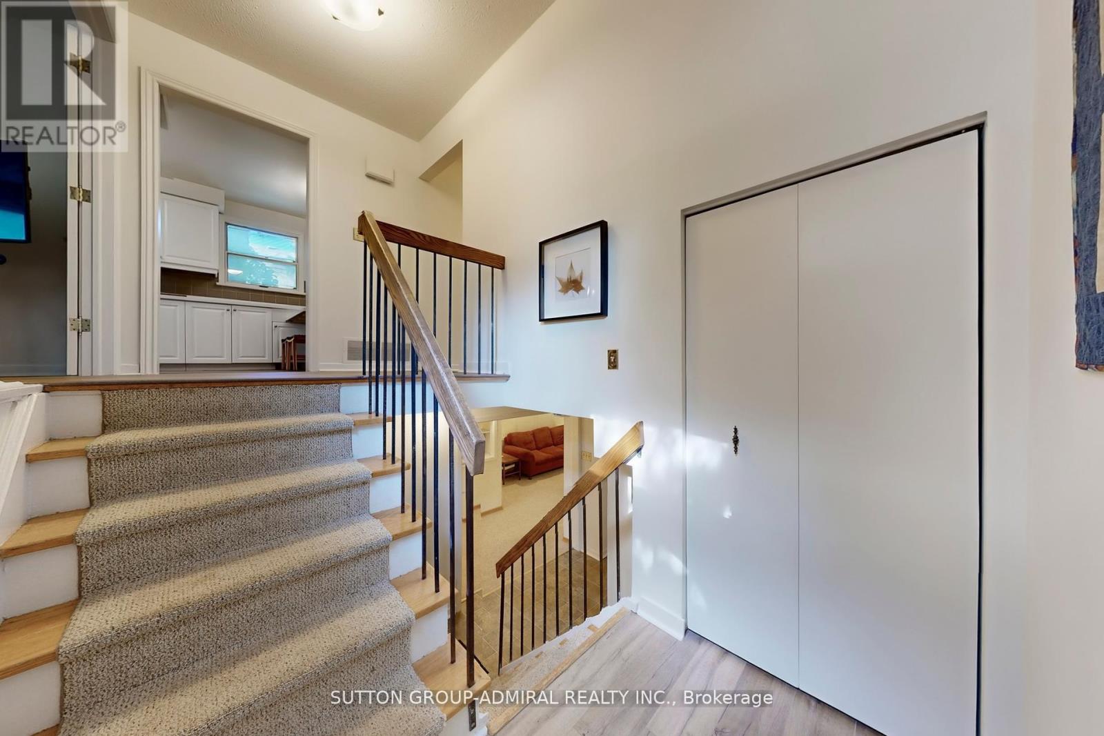 46 Merrylynn Drive, Richmond Hill, Ontario  L4C 5A9 - Photo 22 - N12425129