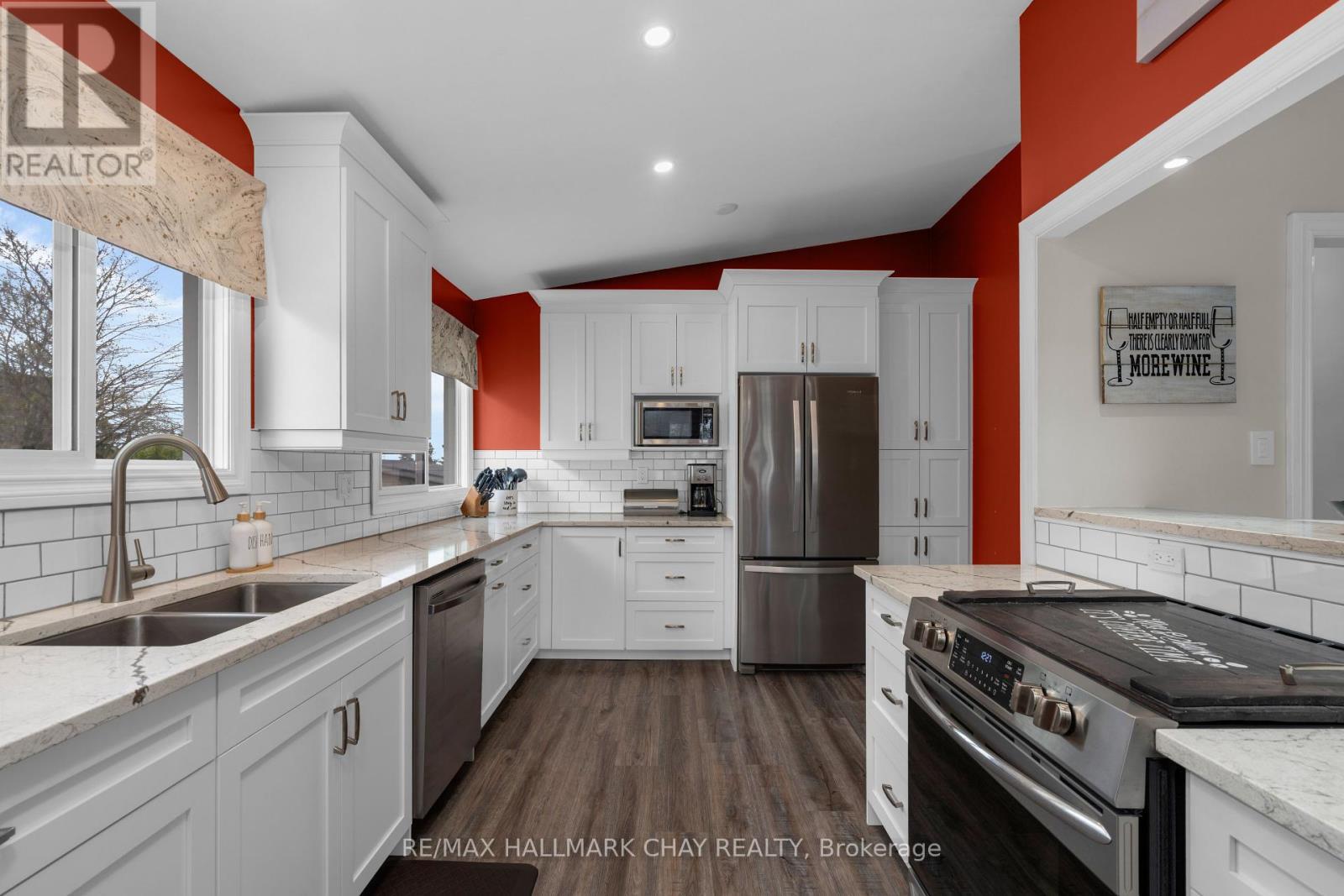 53 Heather Street, Barrie, Ontario  L4N 4M9 - Photo 13 - S12425132