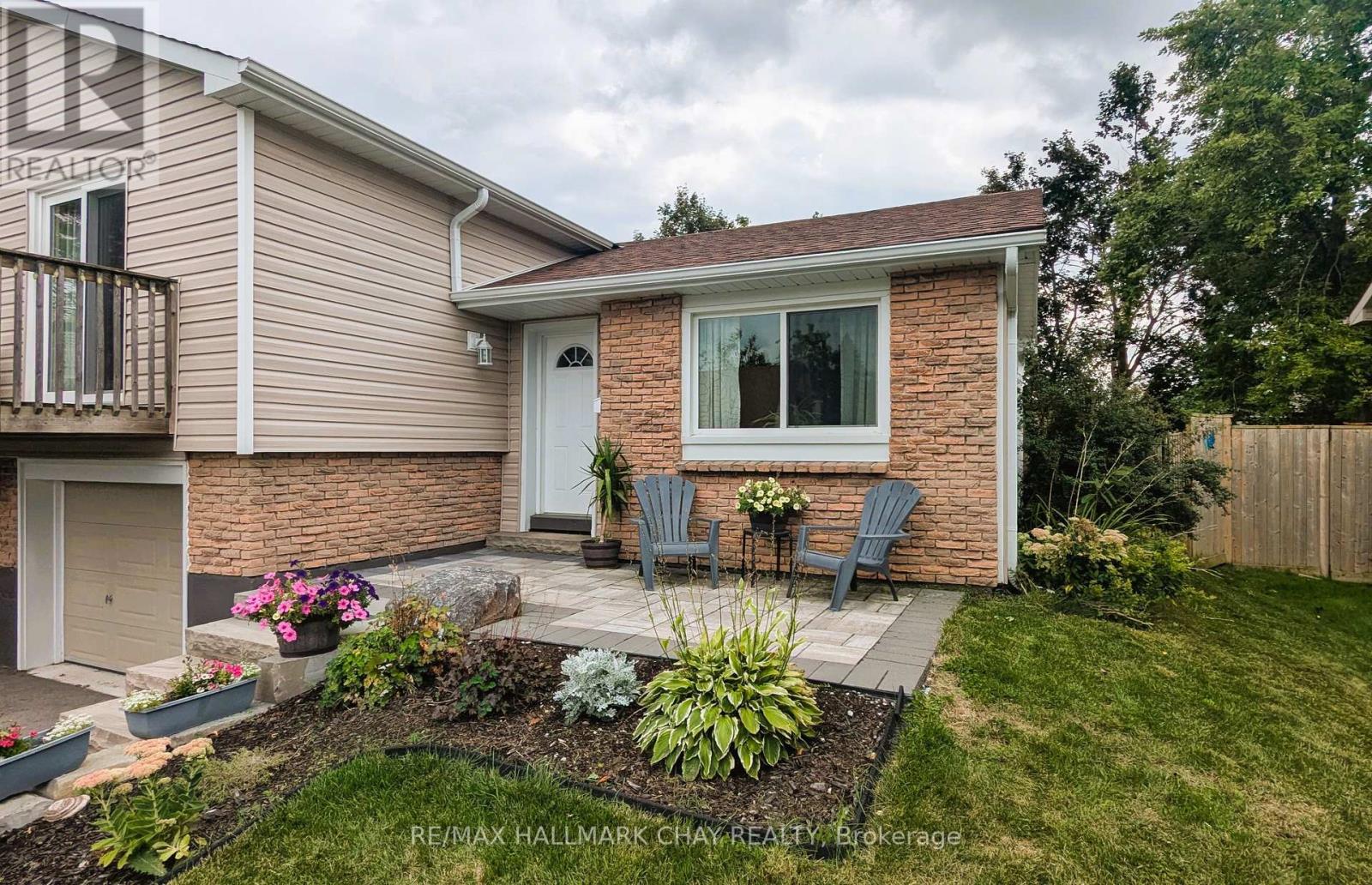53 Heather Street, Barrie, Ontario  L4N 4M9 - Photo 2 - S12425132